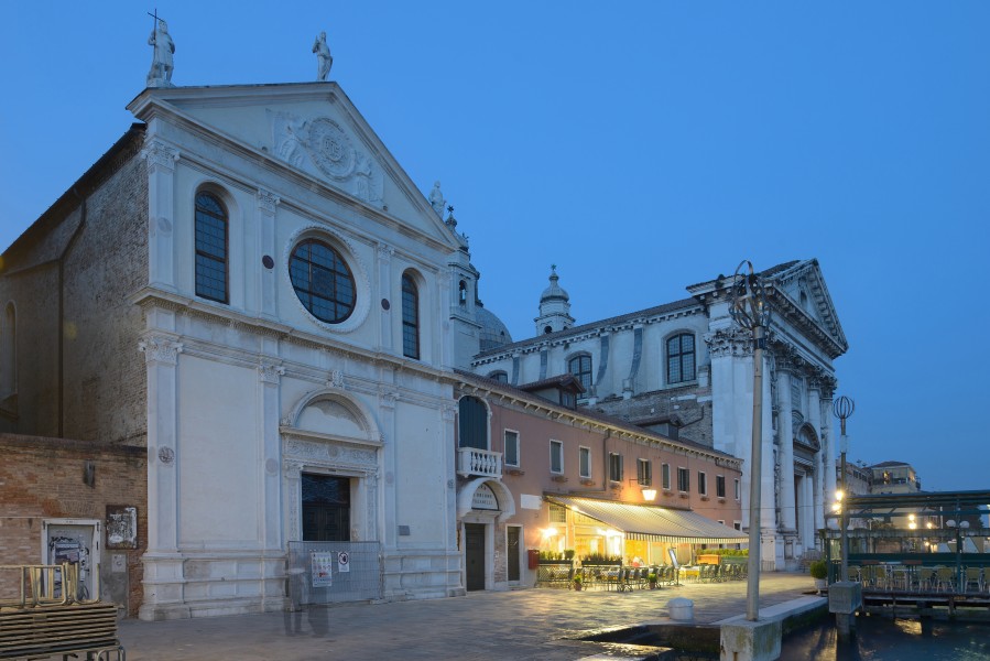 Santa Maria della Visitazione e chiesa dei Gesuati Venezia notte