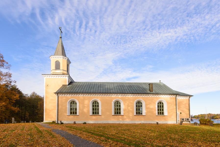 Utö kyrka October 2015 06