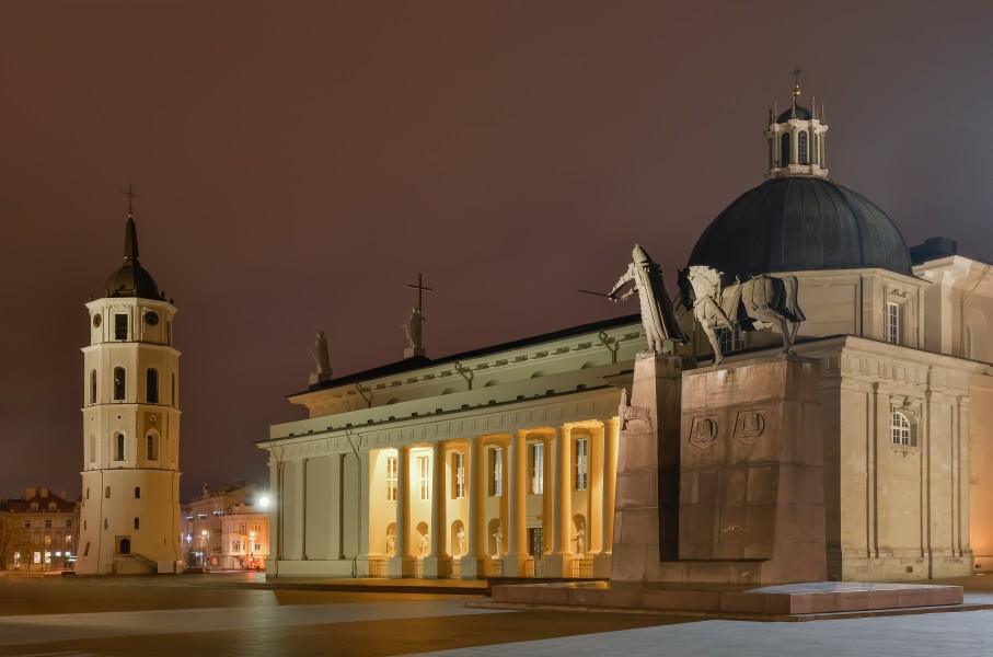 VilniusCathedral square 2014