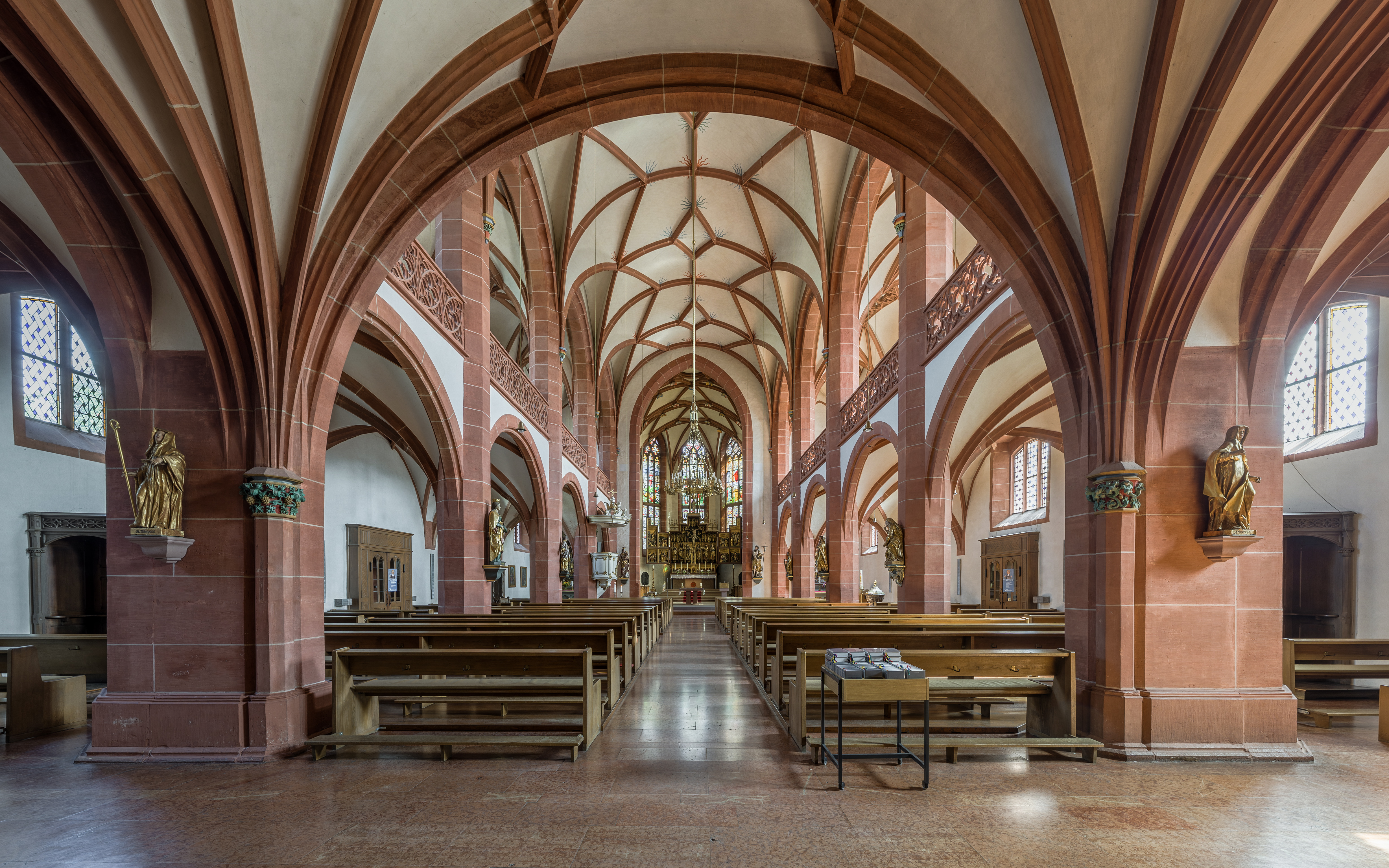 Rheingauer Dom, Geisenheim, Entry and Nave 20140902 1