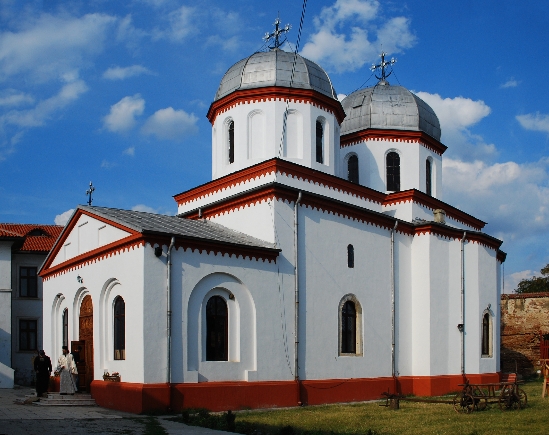 RO GR Comana monastery church 1