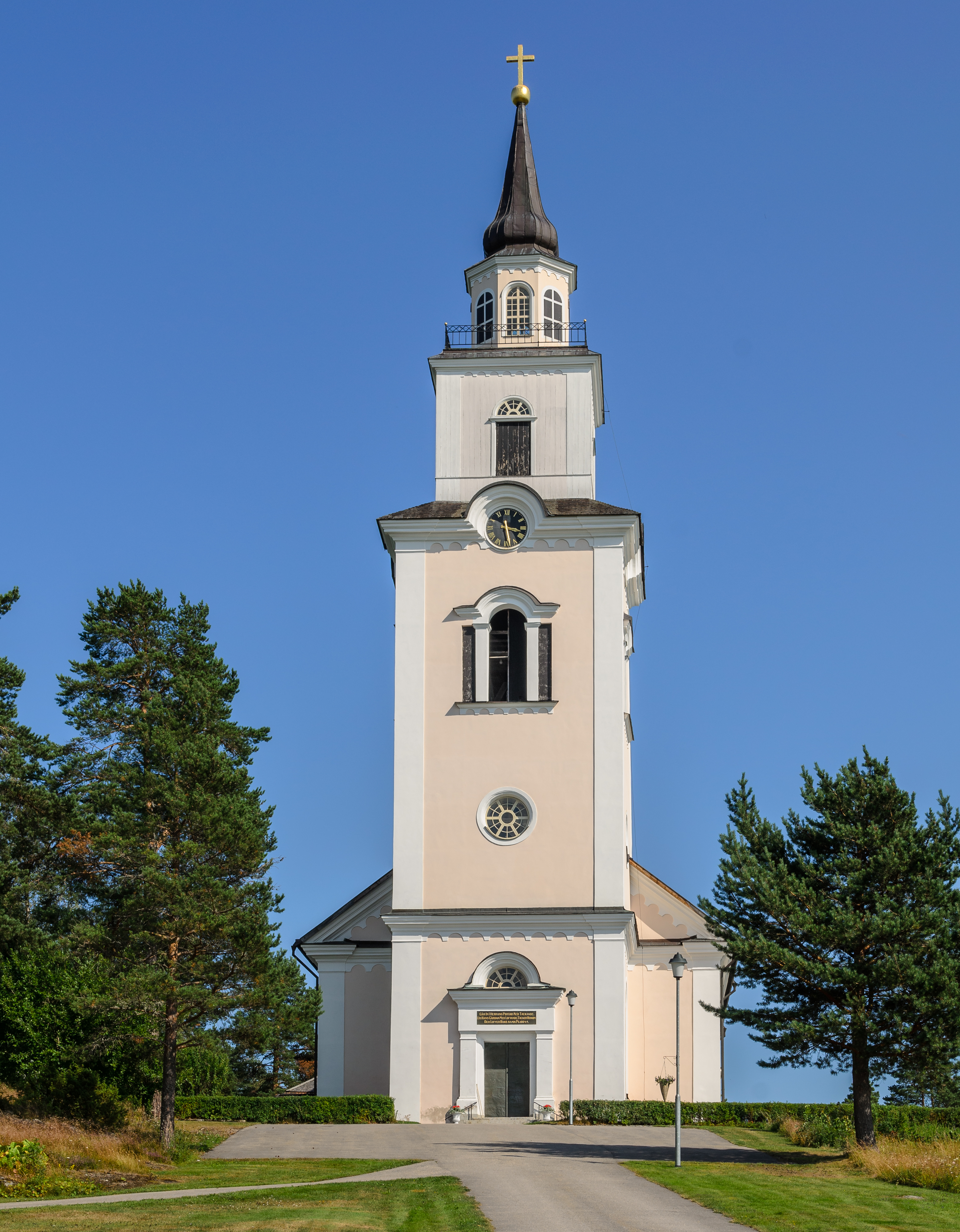 Rogsta kyrka July 2014 04