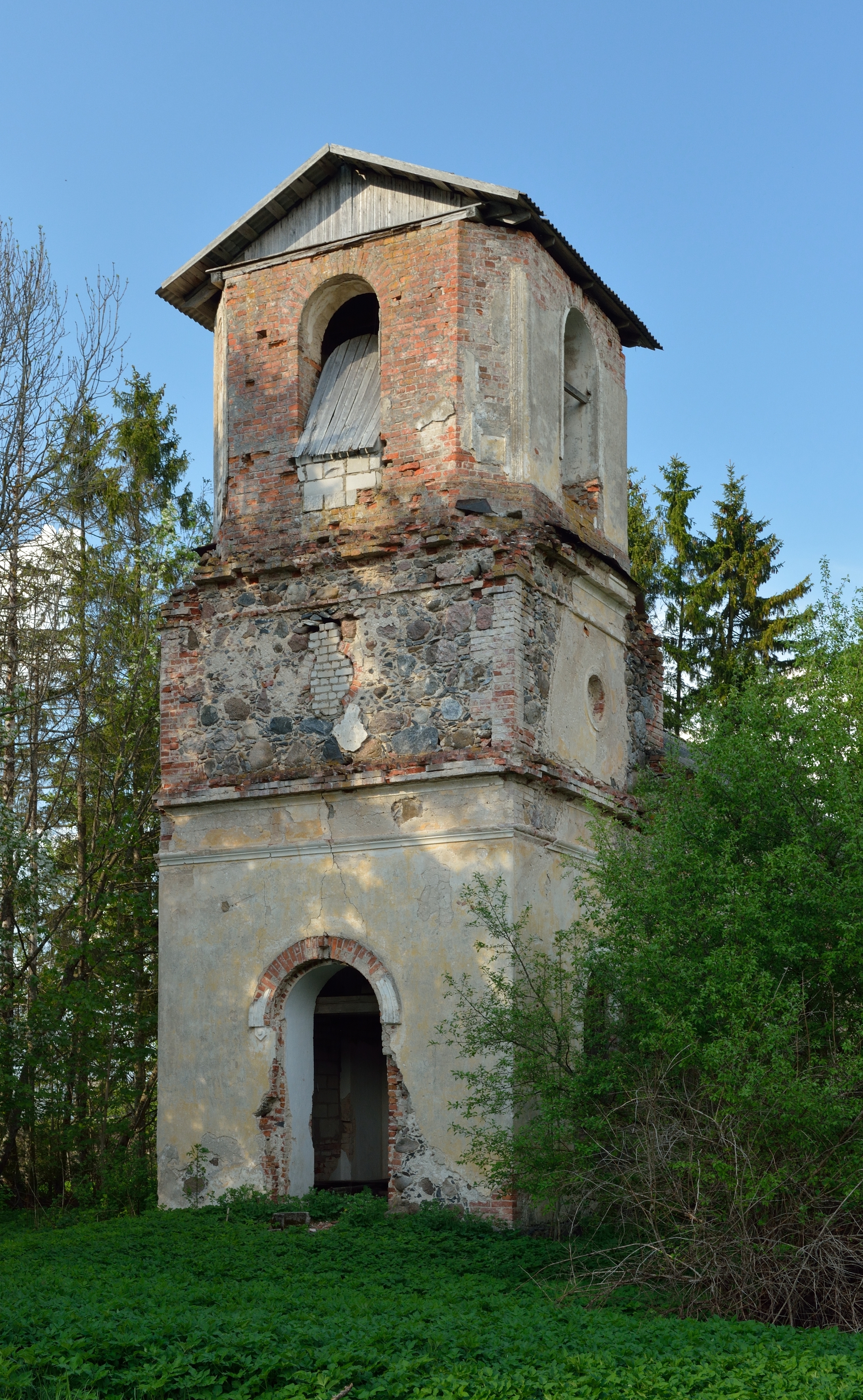 Saduküla õigeusu kiriku varemed