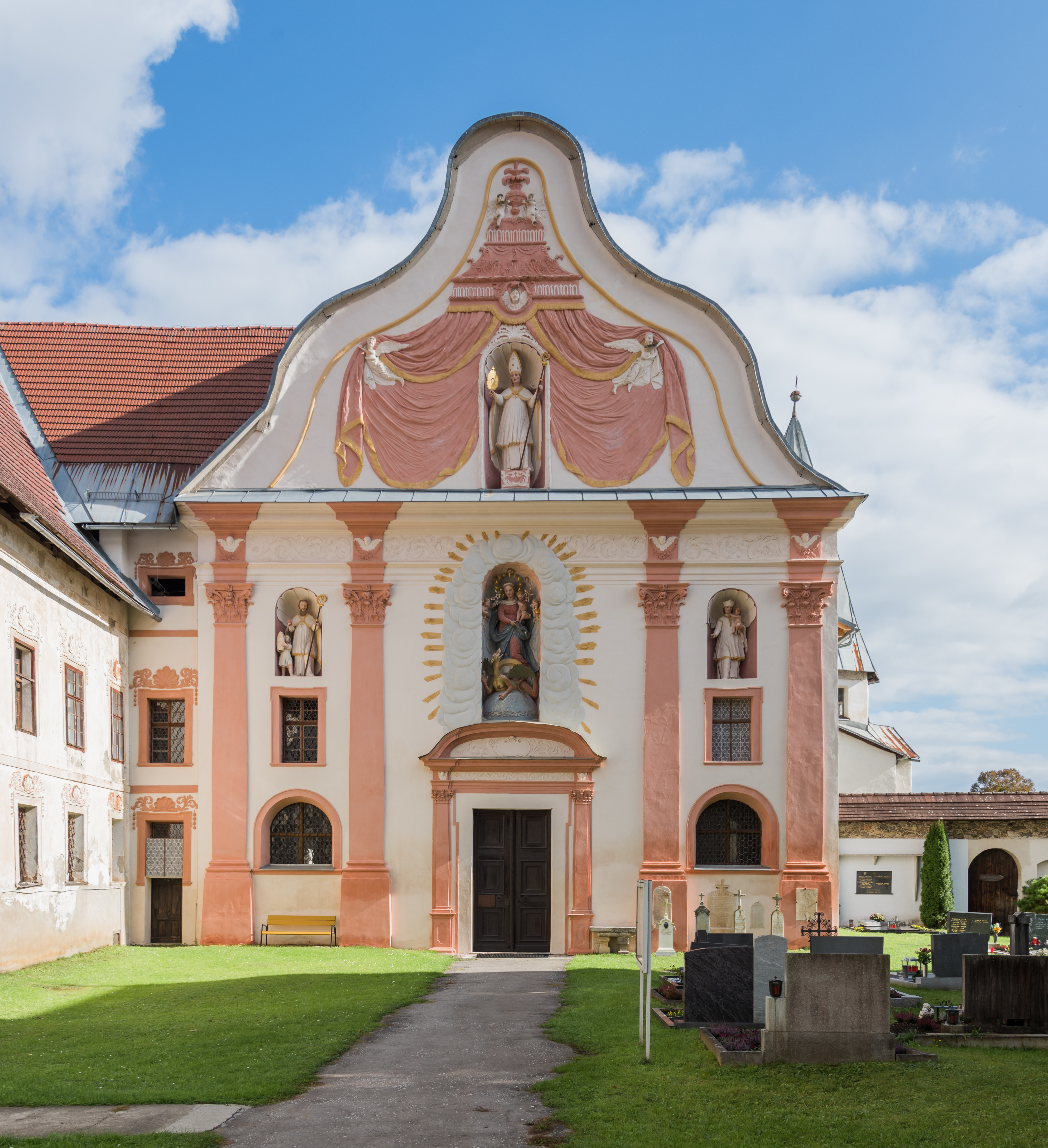 Stift Griffen Pfarrkirche Mariae Himmelfahrt West-Fassade 22102015 8383