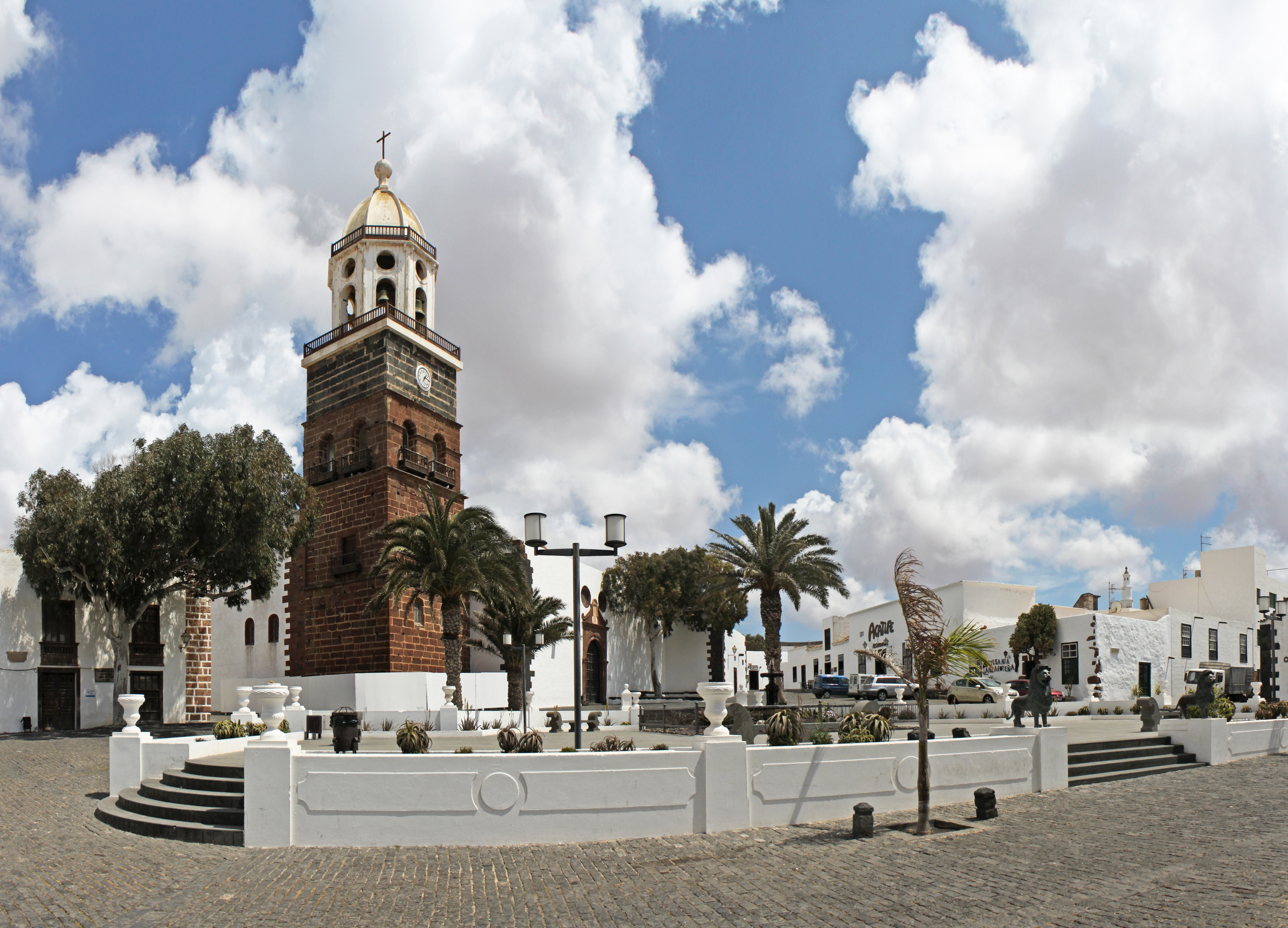 Teguise - Plaza - Iglesia