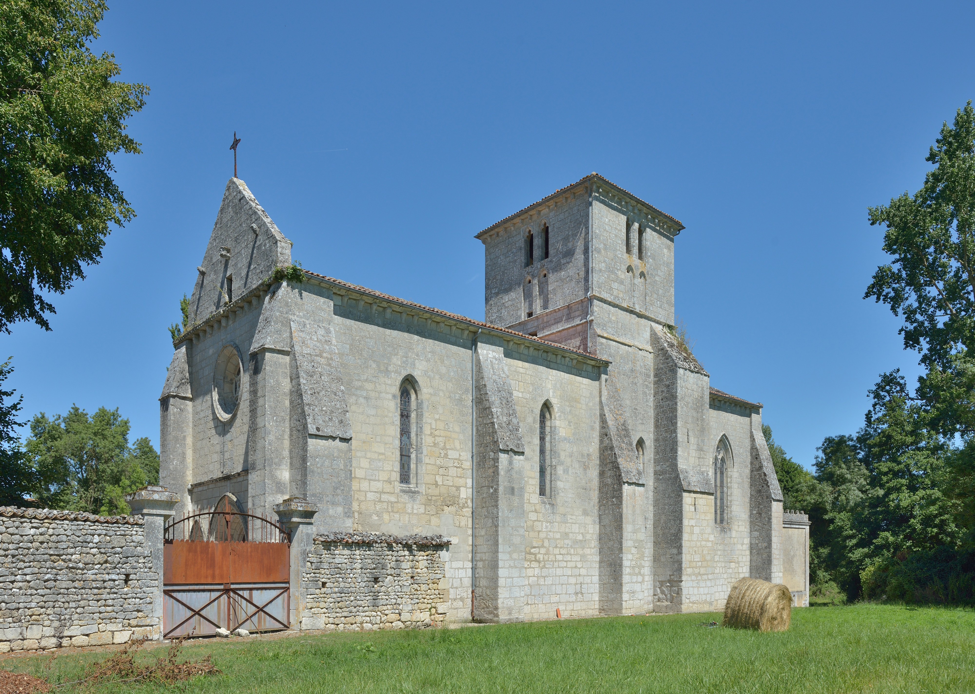 Èglise Saint-Pierre Angeac Charente 2013 sud