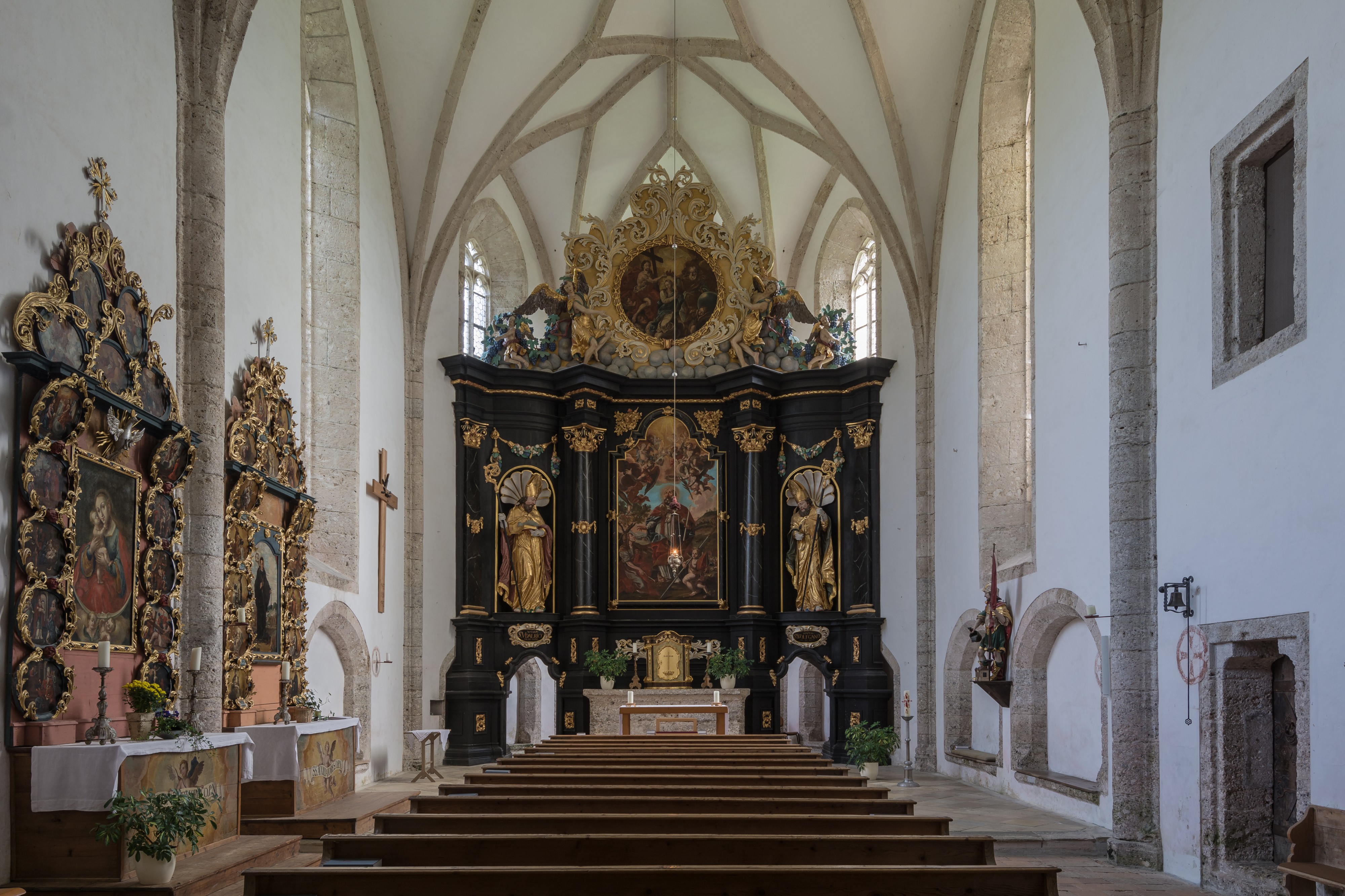 Adlwang Sankt Blasien Wallfahrtskirche Hauptaltar Seitenaltäre Sakristeitür