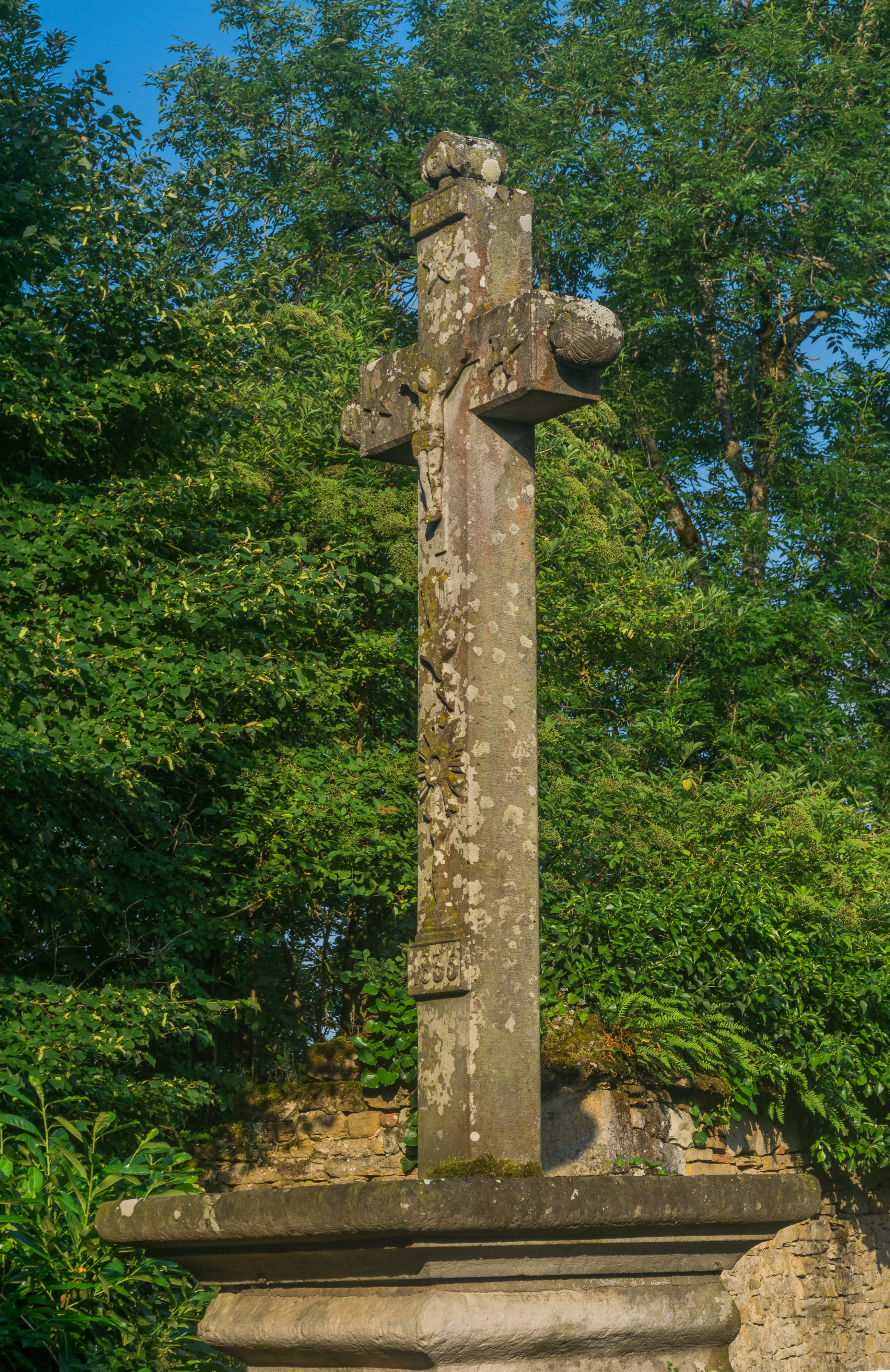 Cross near the church in settlment Saint-Igne