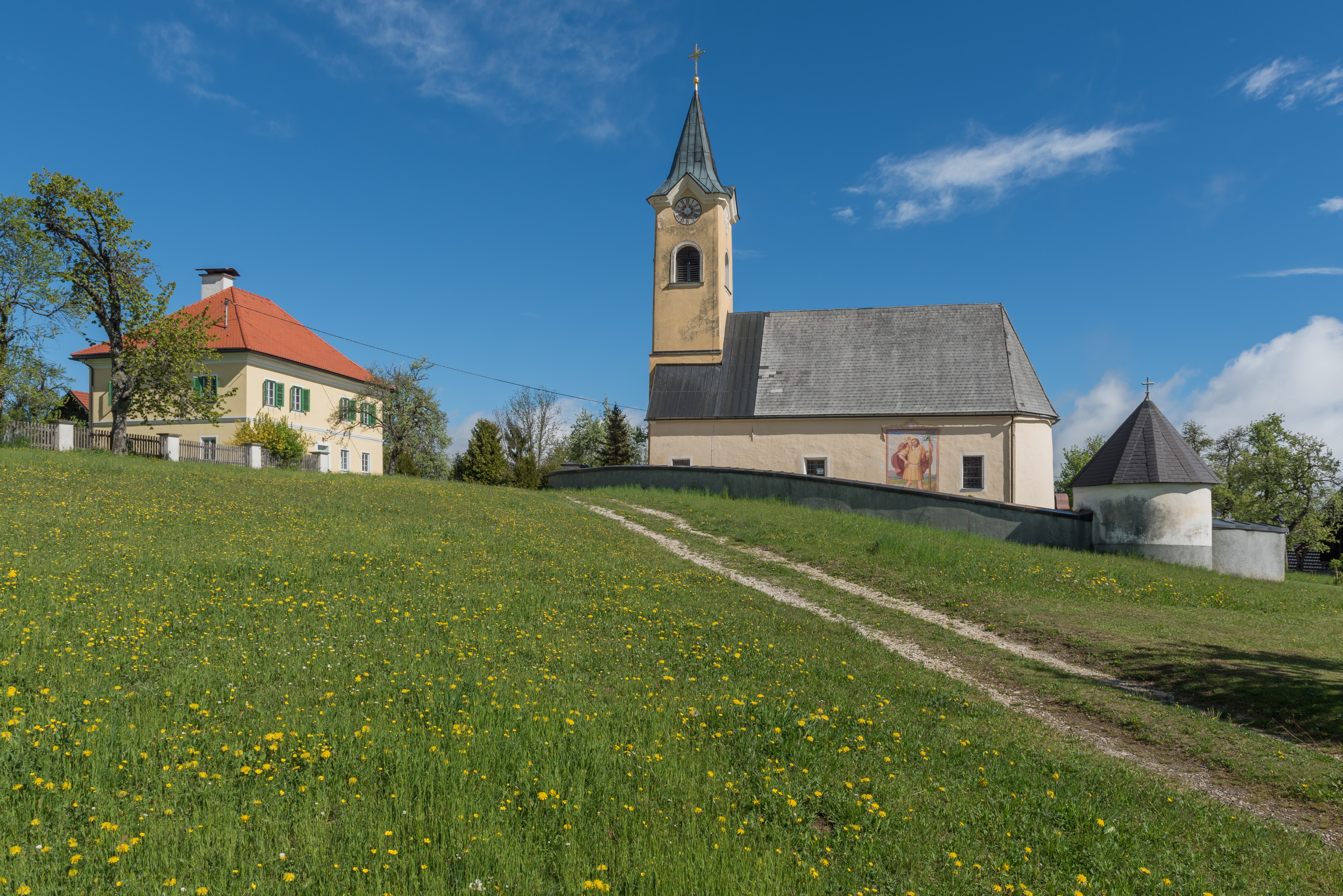 Gallizien Abtei Pfarrkirche hl Leonhard und Pfarrhof 02052015 2989