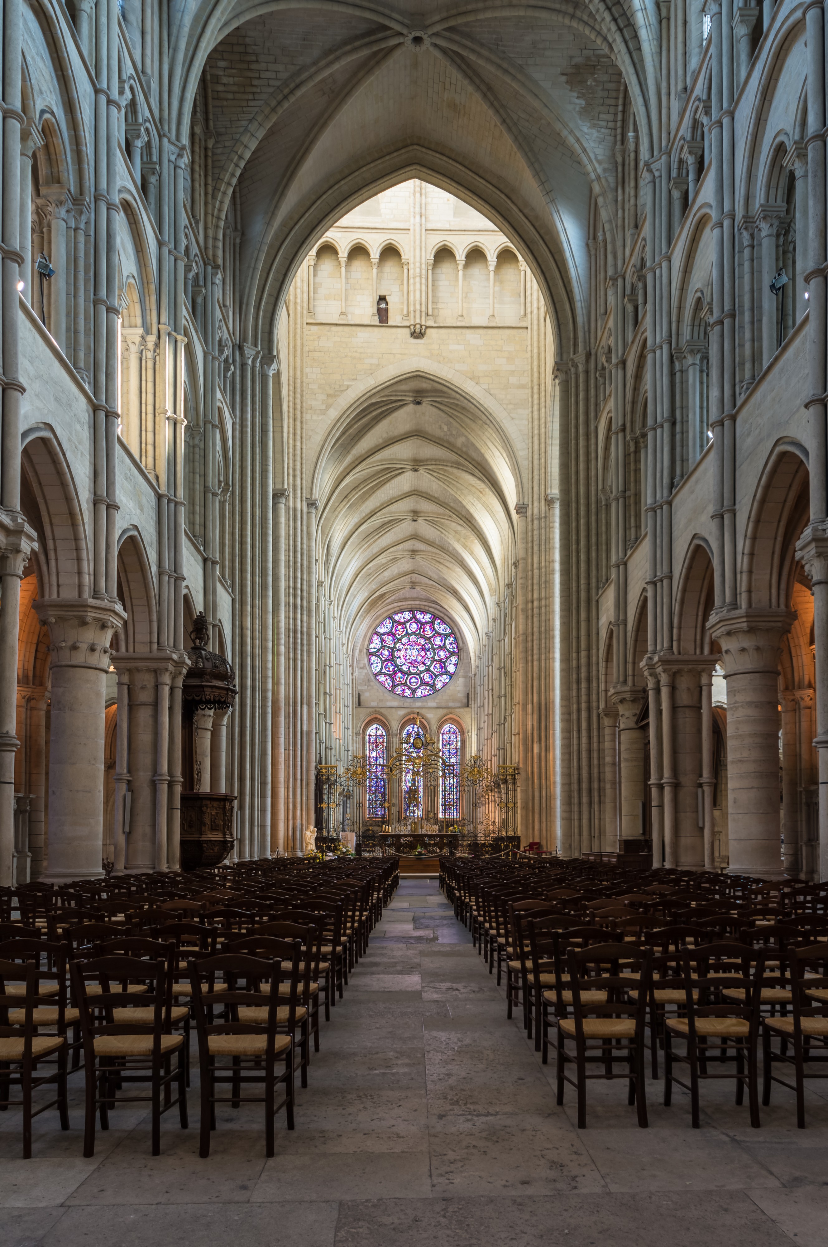 Laon Cathedral Interior 01