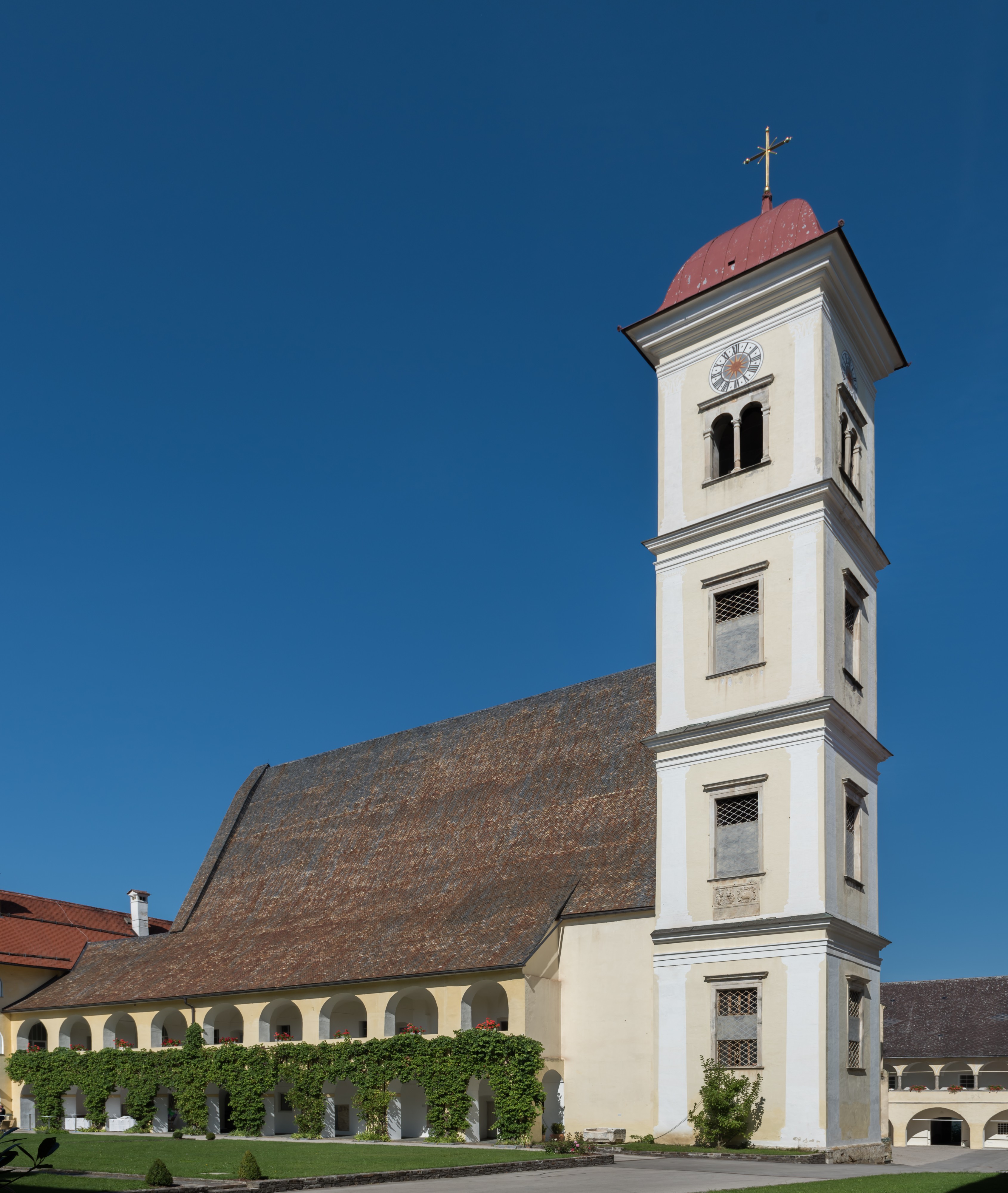 Sankt Georgen am Laengsee Schlossallee 2 Pfarrkirche hl Georg SO-Ansicht 12092015 7282