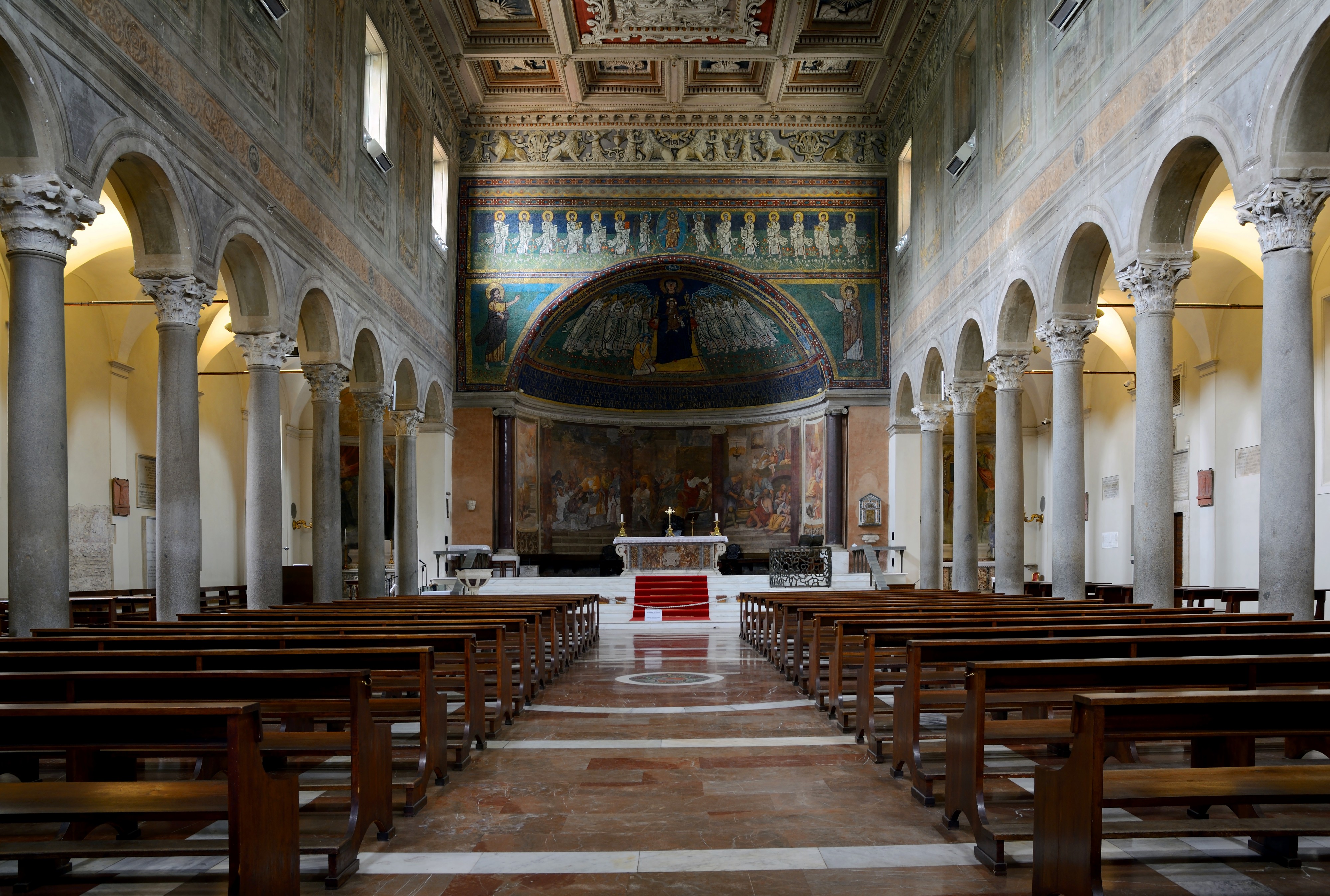 Santa Maria in Domnica - Interior