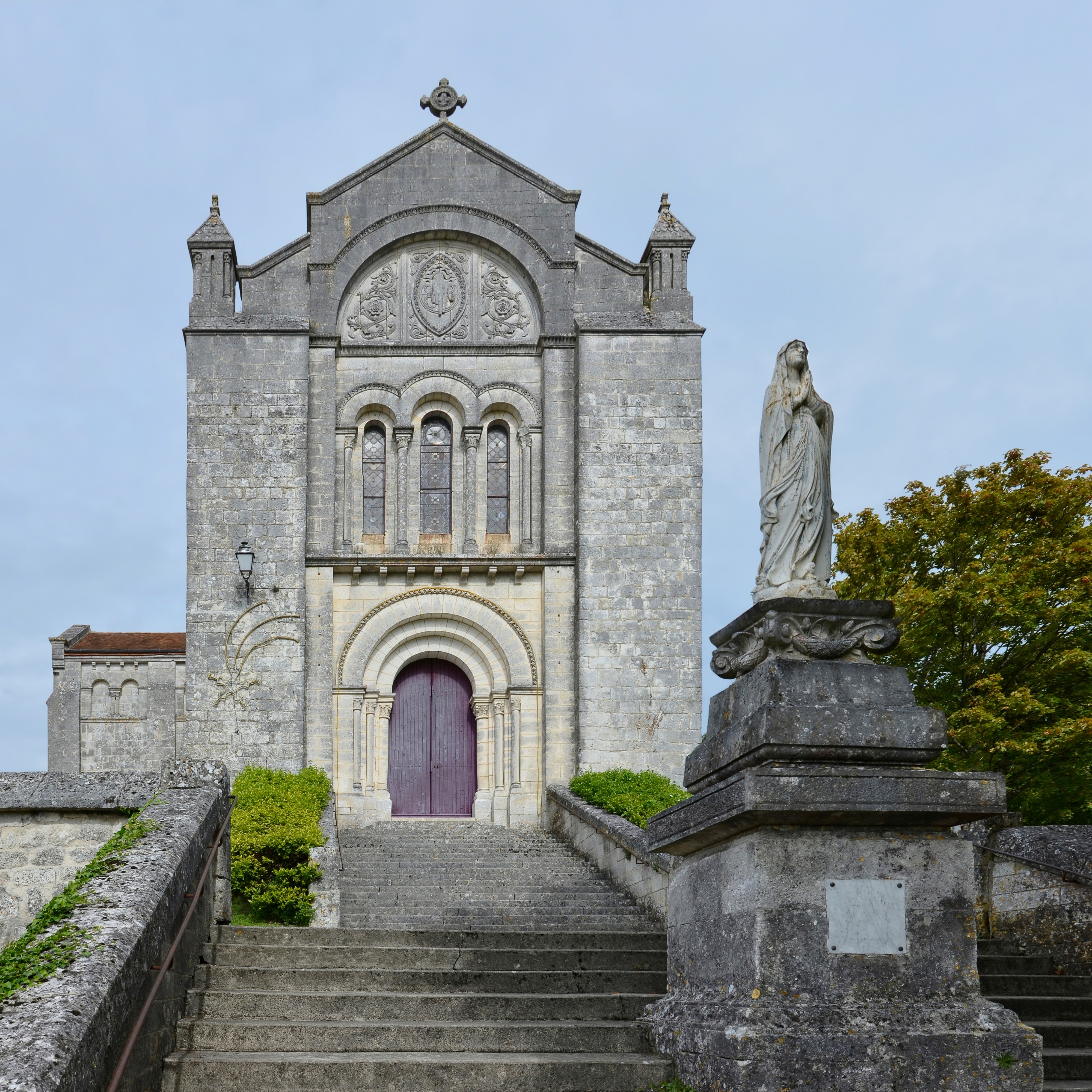Villebois-Lavalette 16 Façade église&Vierge 2014