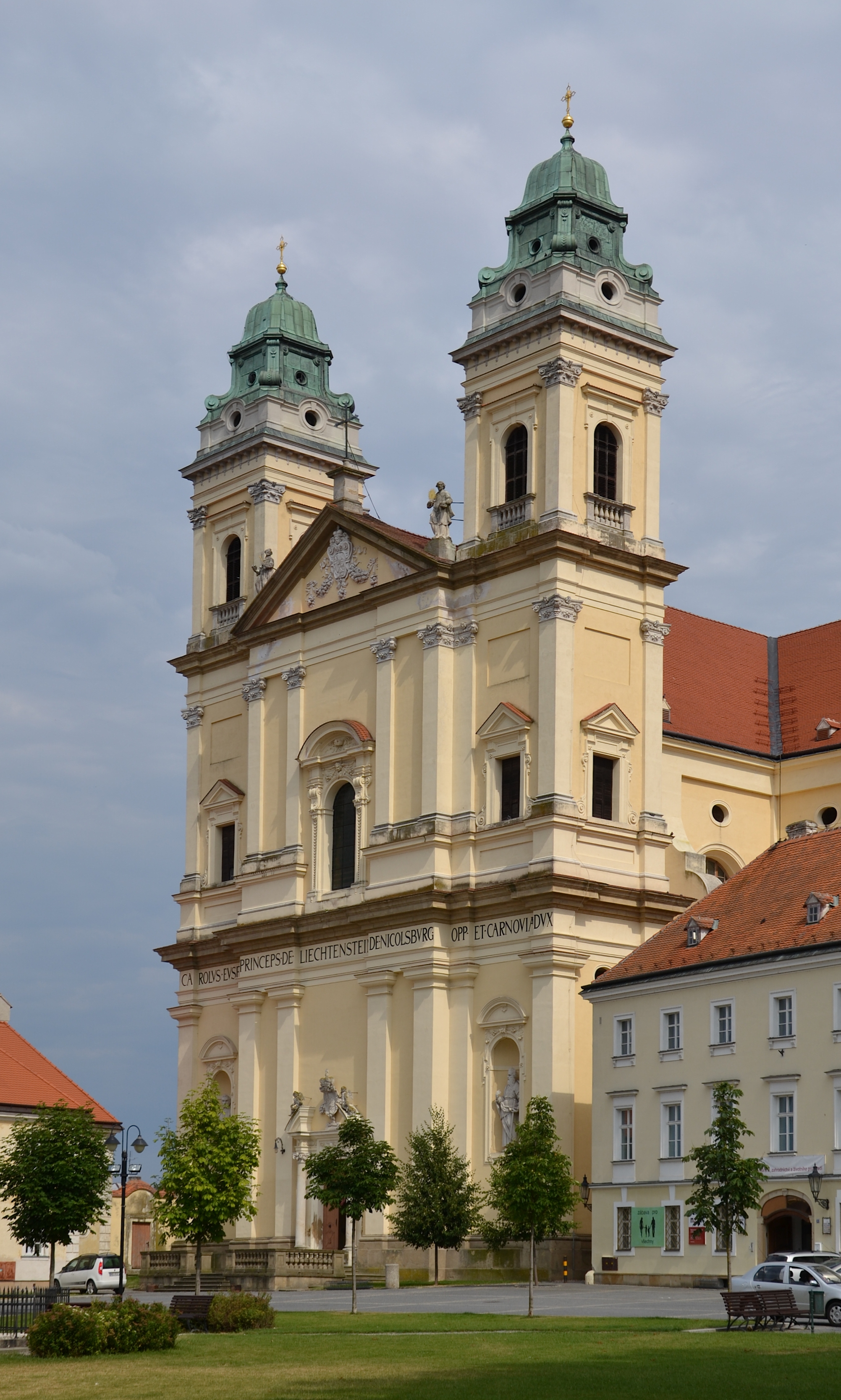 Valtice (Feldsberg) - Kostel Nanebevzetí Panny Marie 2