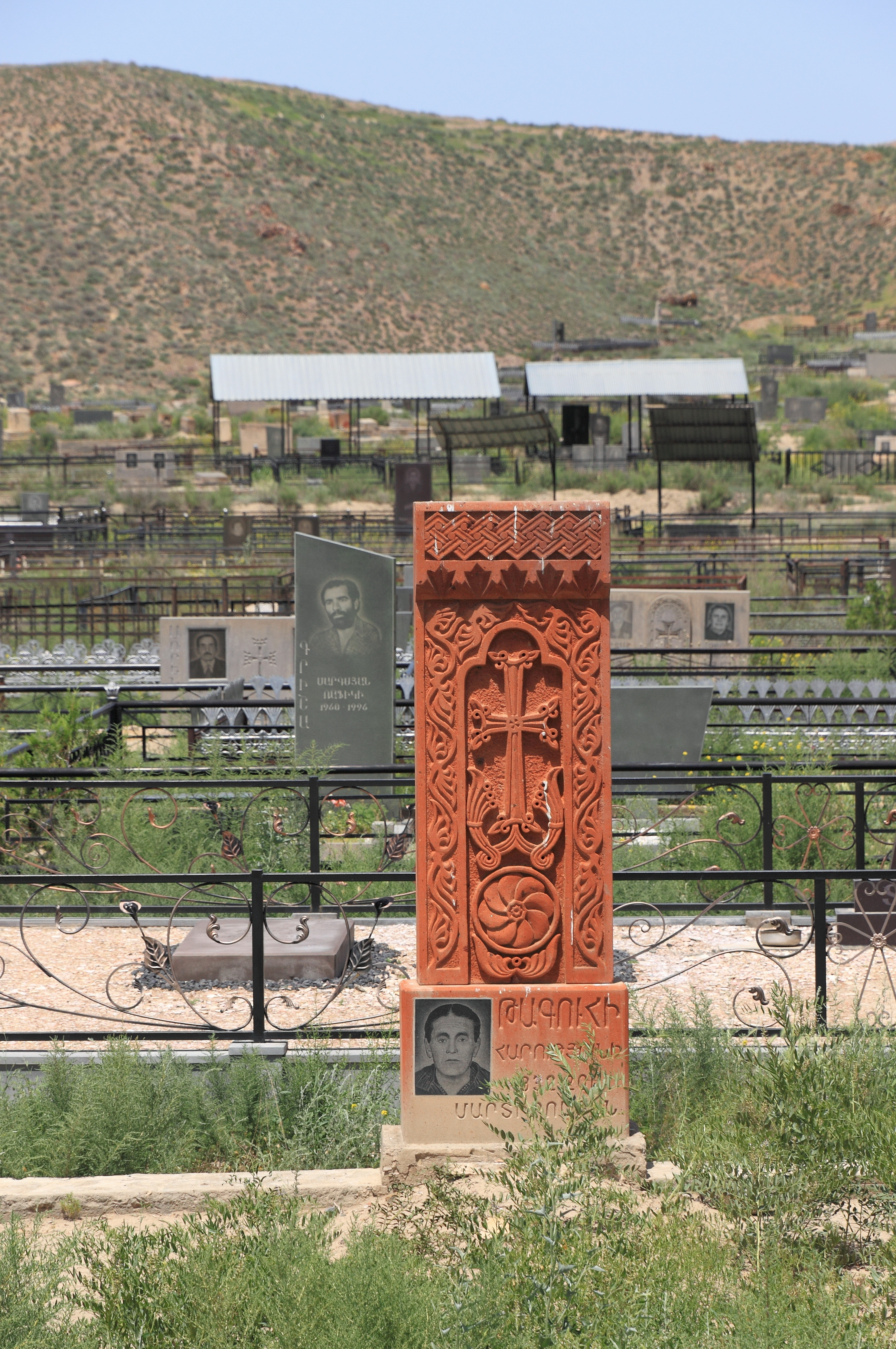 2014 Prowincja Ararat, Cmentarz obok klasztoru Chor Wirap (10)