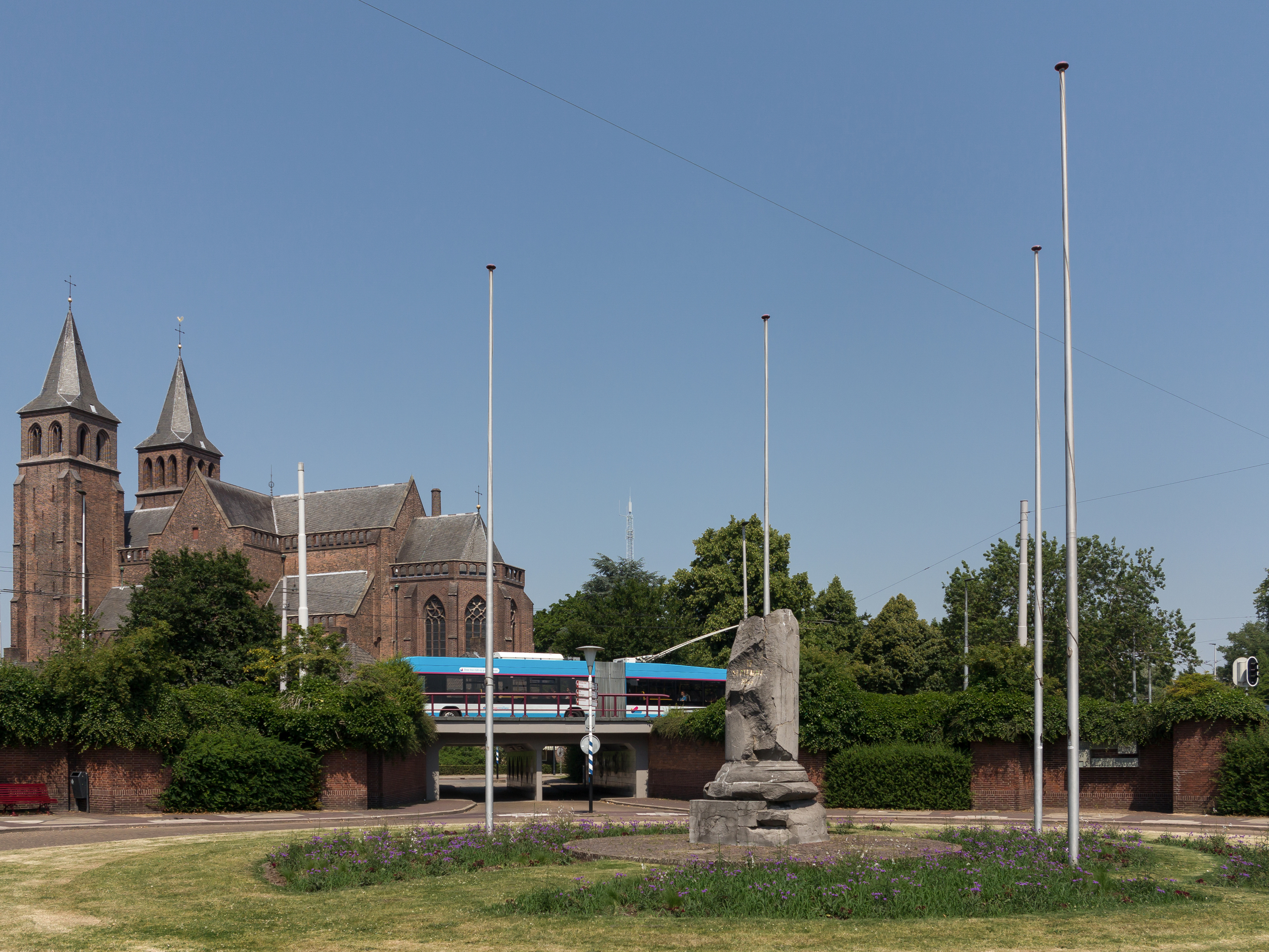 Arnhem-centrum, het Airborne-monument op het Airborneplein foto5 2015-07-02 12.16