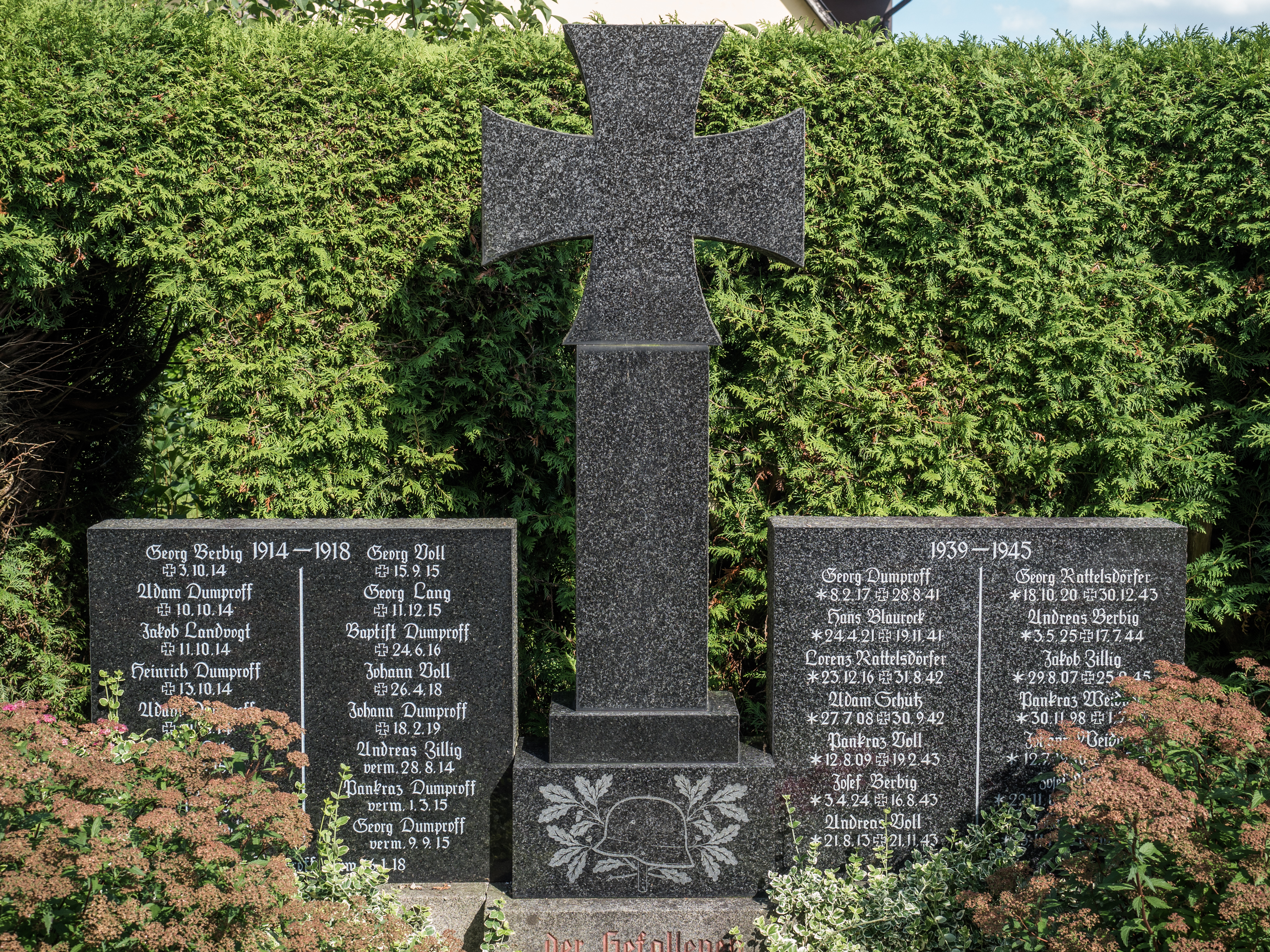 Oberküps-Kriegerdenkmal-8155752