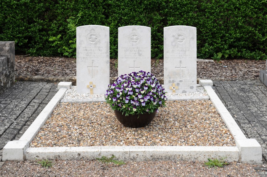 Luxembourg Rambrouch cemetery RAF tombs 1942 a