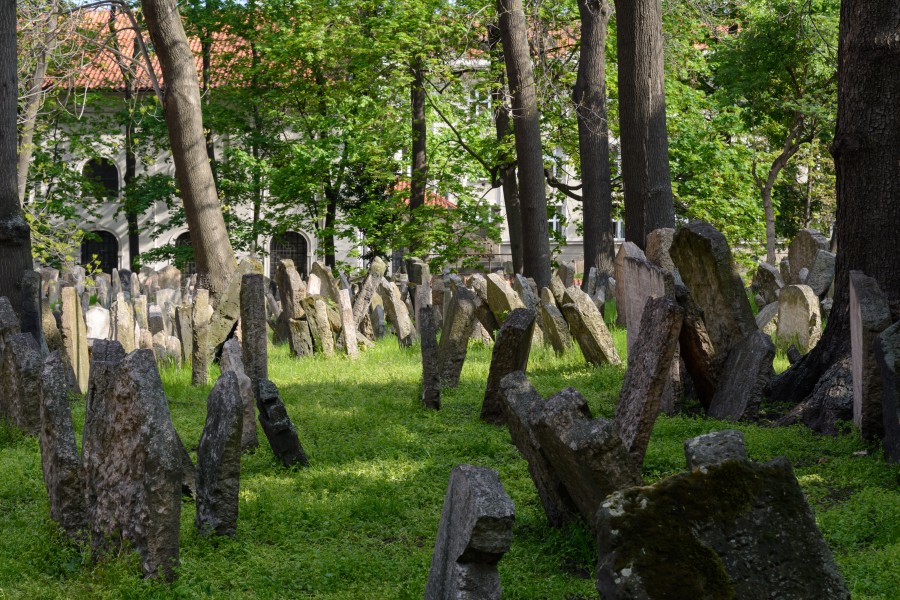 Praha Old Jewish Cemetery 20170501 03
