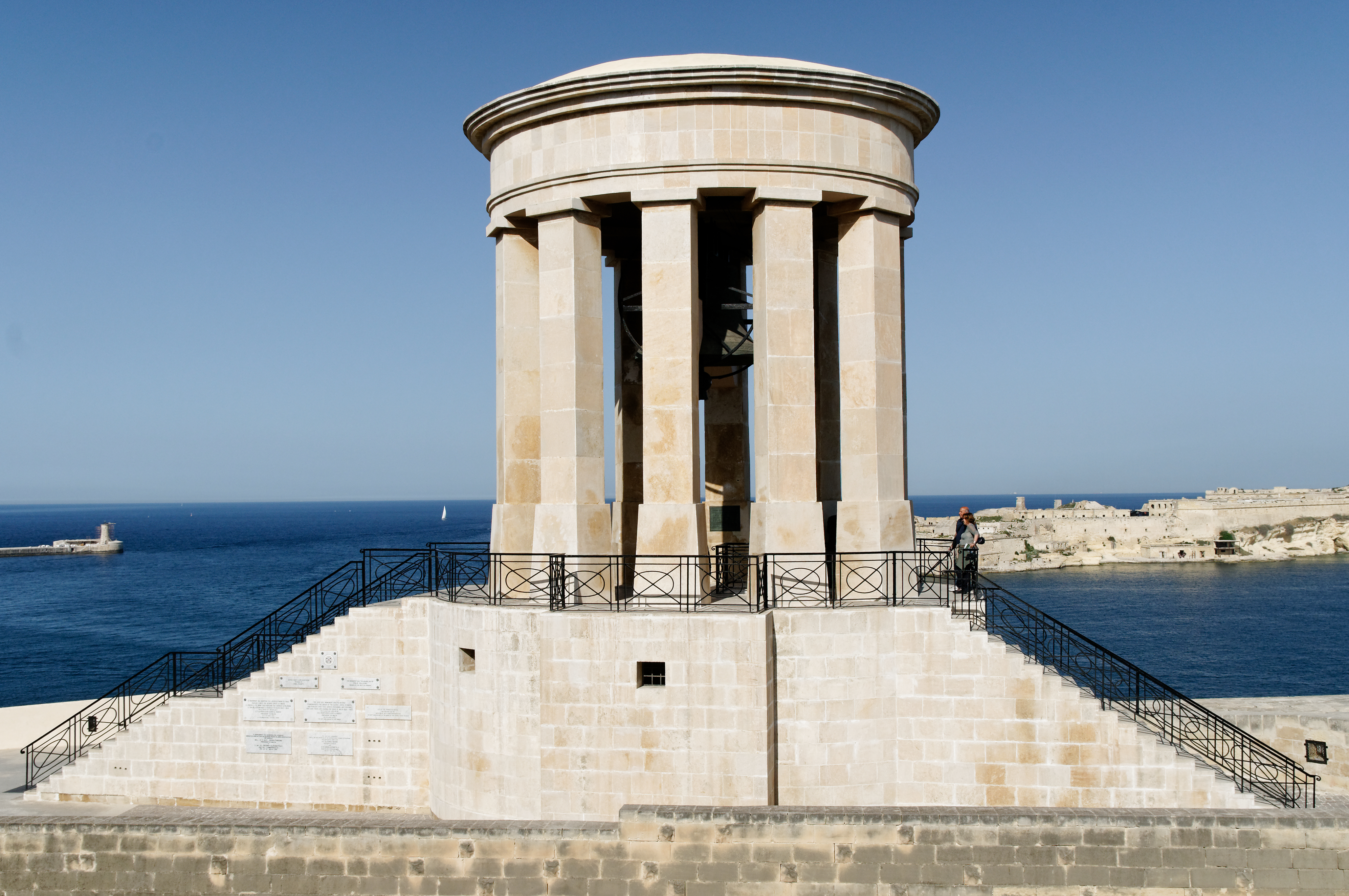 Siege Bell Monument Valletta n03