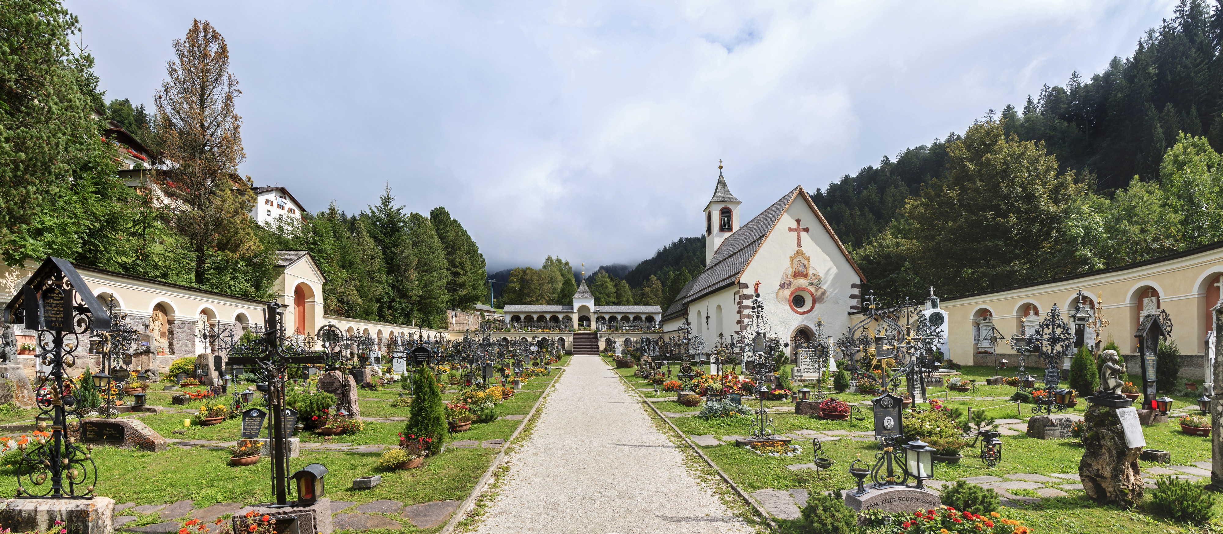 Cemetery - Urtijëi
