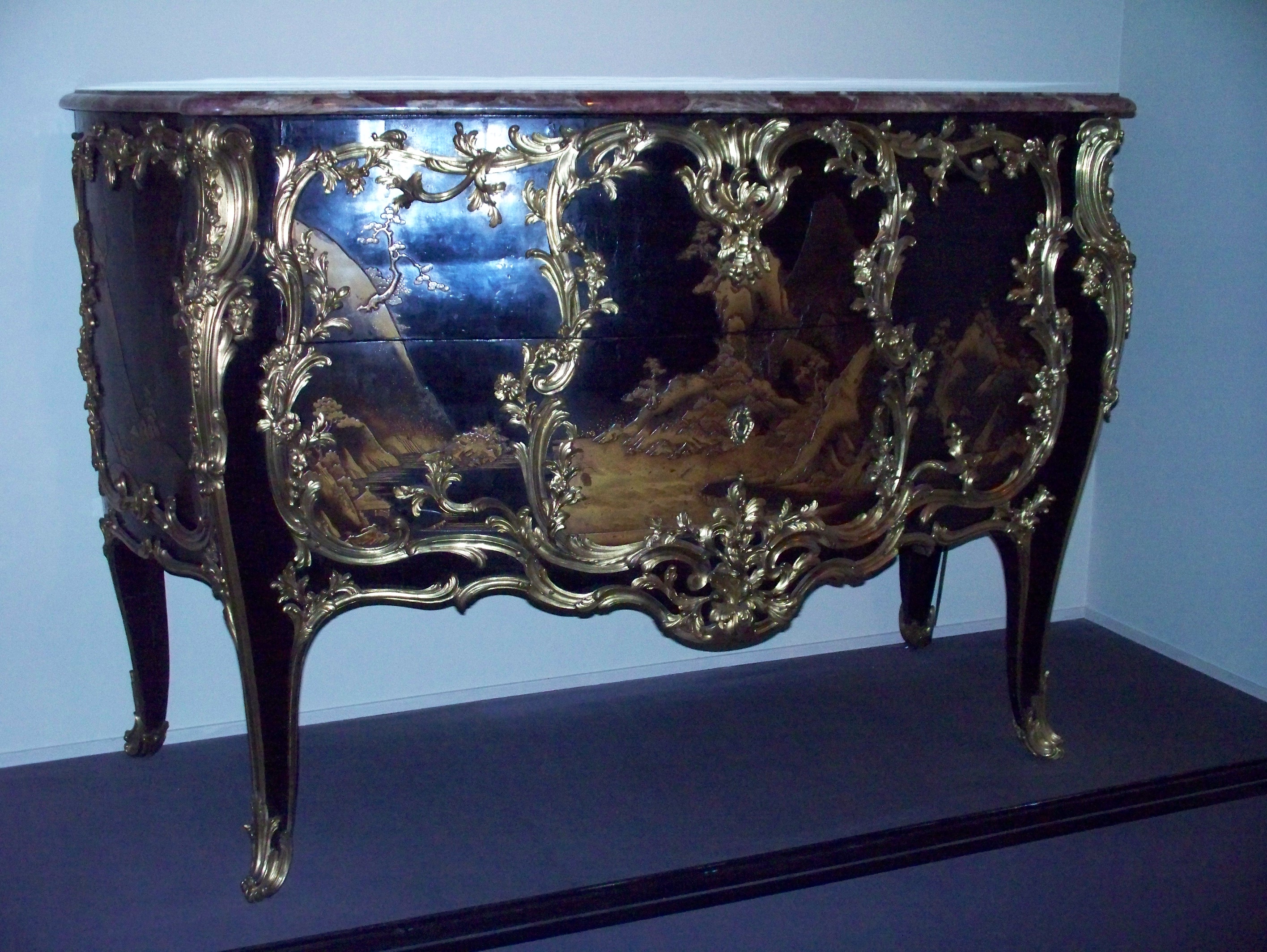 WLA vanda French Commode in Japanese lacquer 2