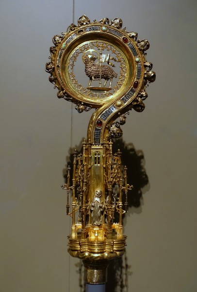 Hook of a bishop's crozier with the Lamb of God (Agnus Dei), Lower Rhine, c. 1480, gilt silver, stone edging, Niello inscription - Museum Schnütgen - Cologne, Germany - DSC09929