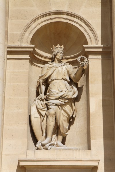 Paris - Dôme des invalides - Statue encadrant la porte - 001