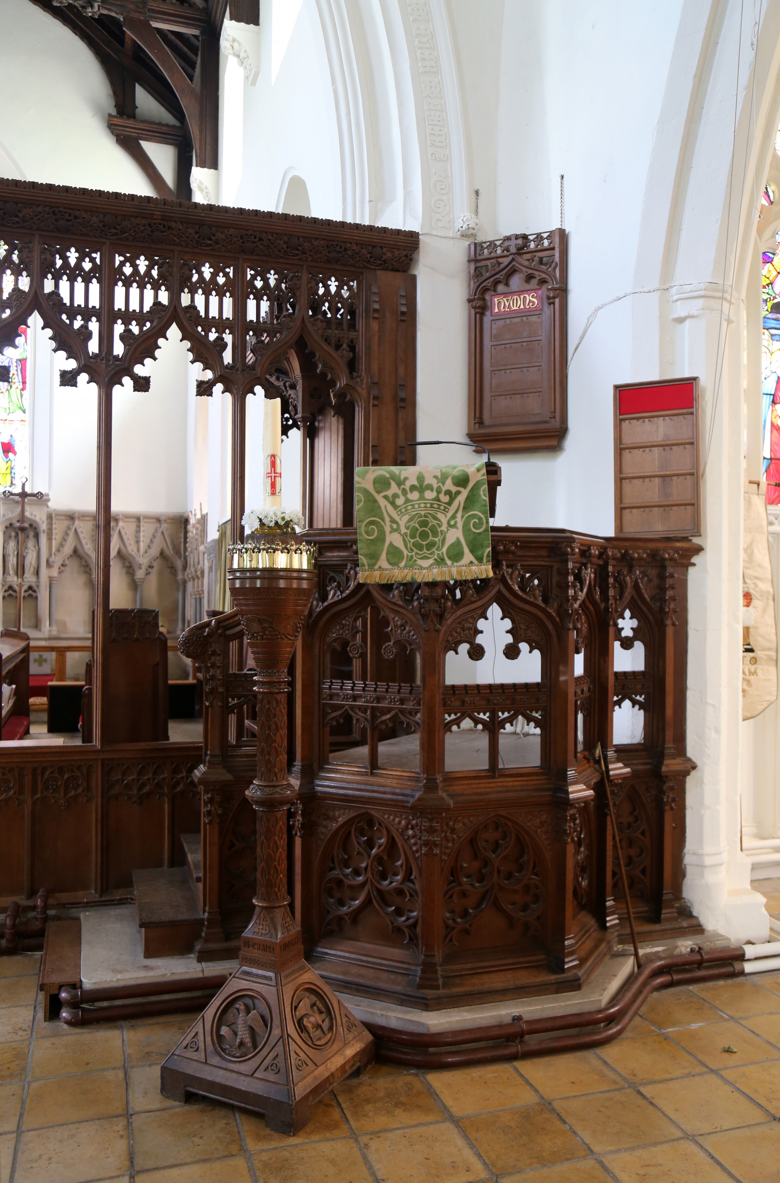Church of Ss Mary & Lawrence interior - pulpit and bay screen between nave and aisle