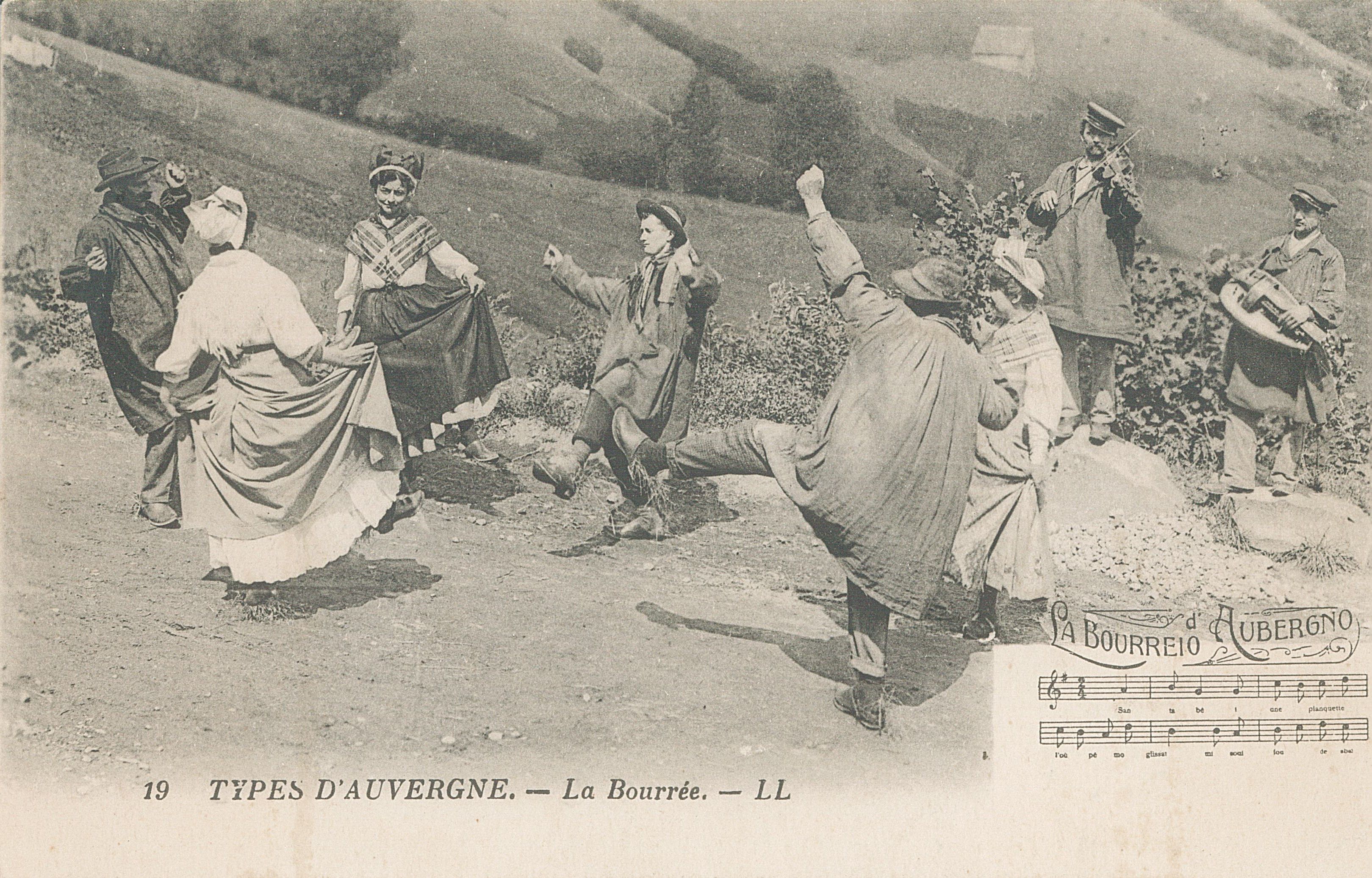 Types d'Auvergne - La Bourrée (carte postale)