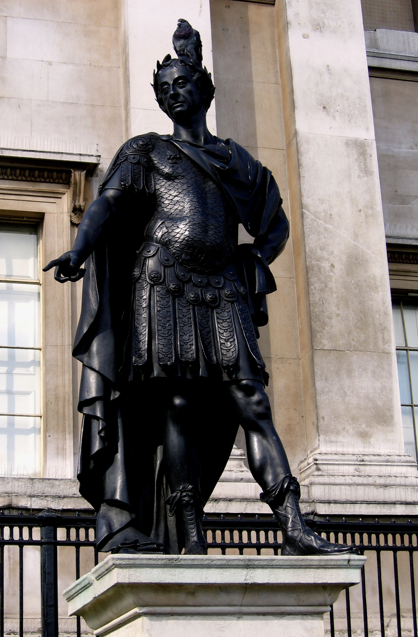 2005-09-18 - United Kingdom - England - London - Trafalgar Square - National Gallery - Pigeon - Misc 4887706005