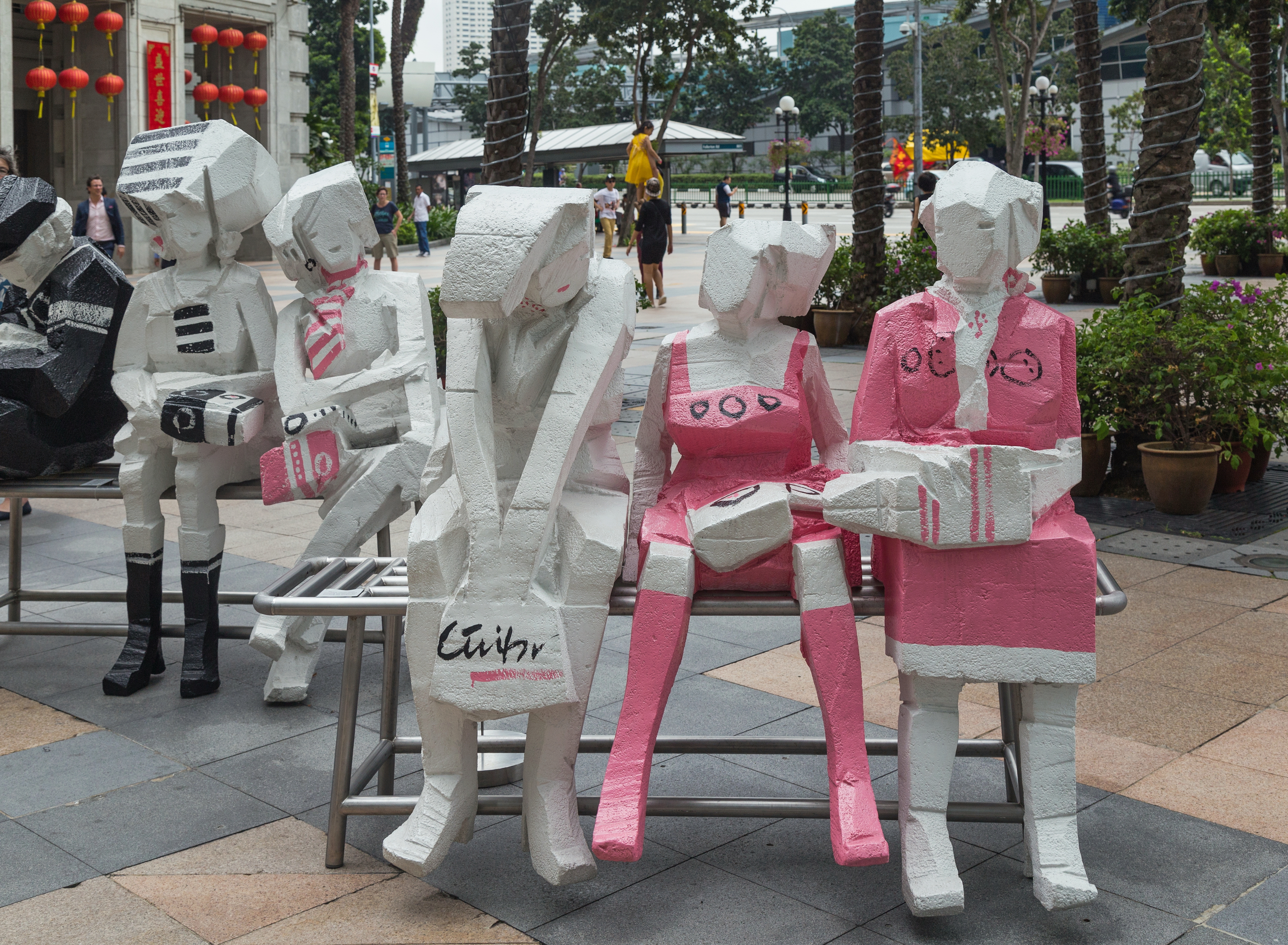 2016 Singapur, Downtown Core, Rzeźby na placu Fullertona (01)