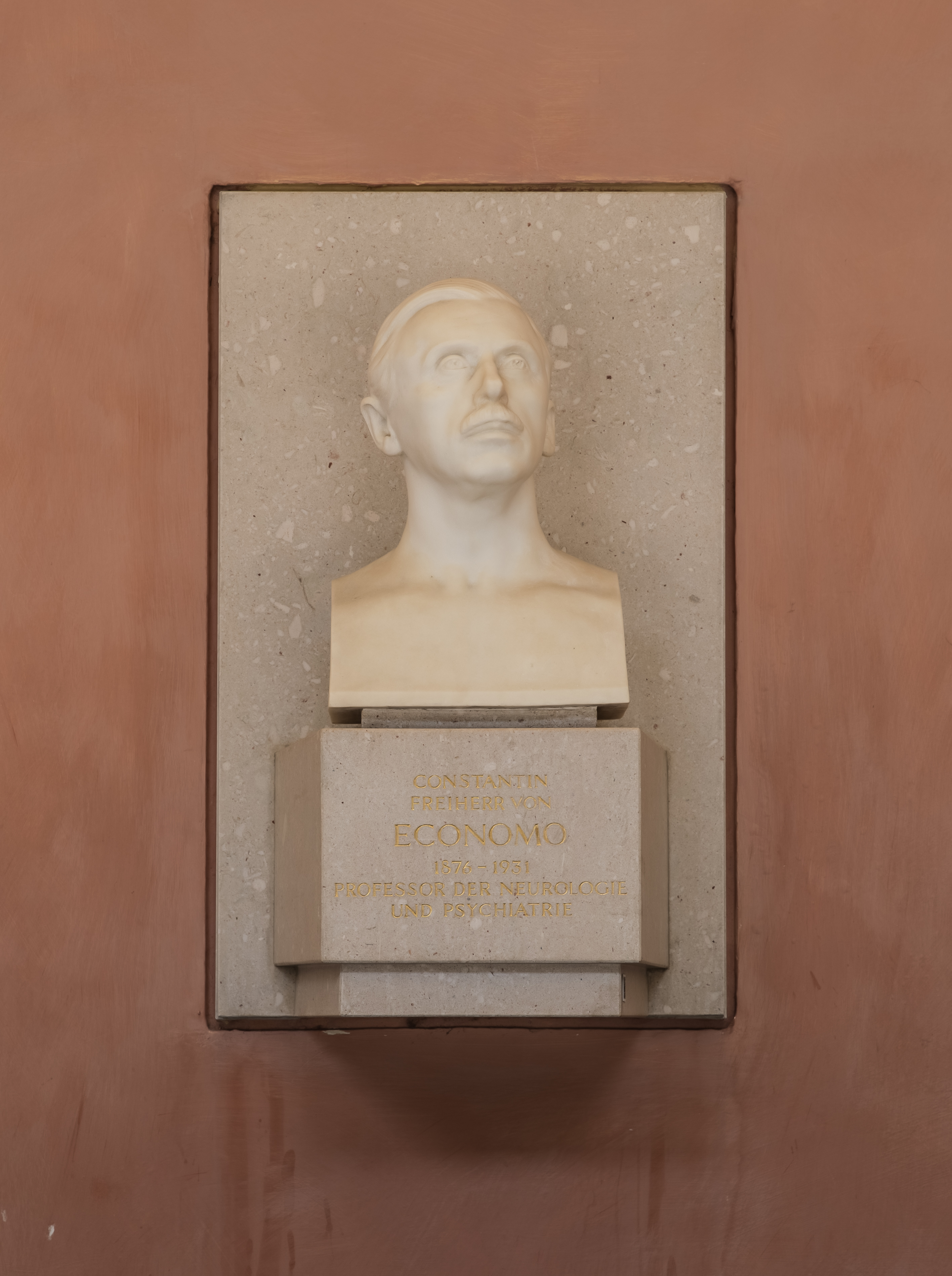 Constantin von Economo (1865-1935), Nr. 139, bust (marble) in the Arkadenhof of the University of Vienna-3264-HDR