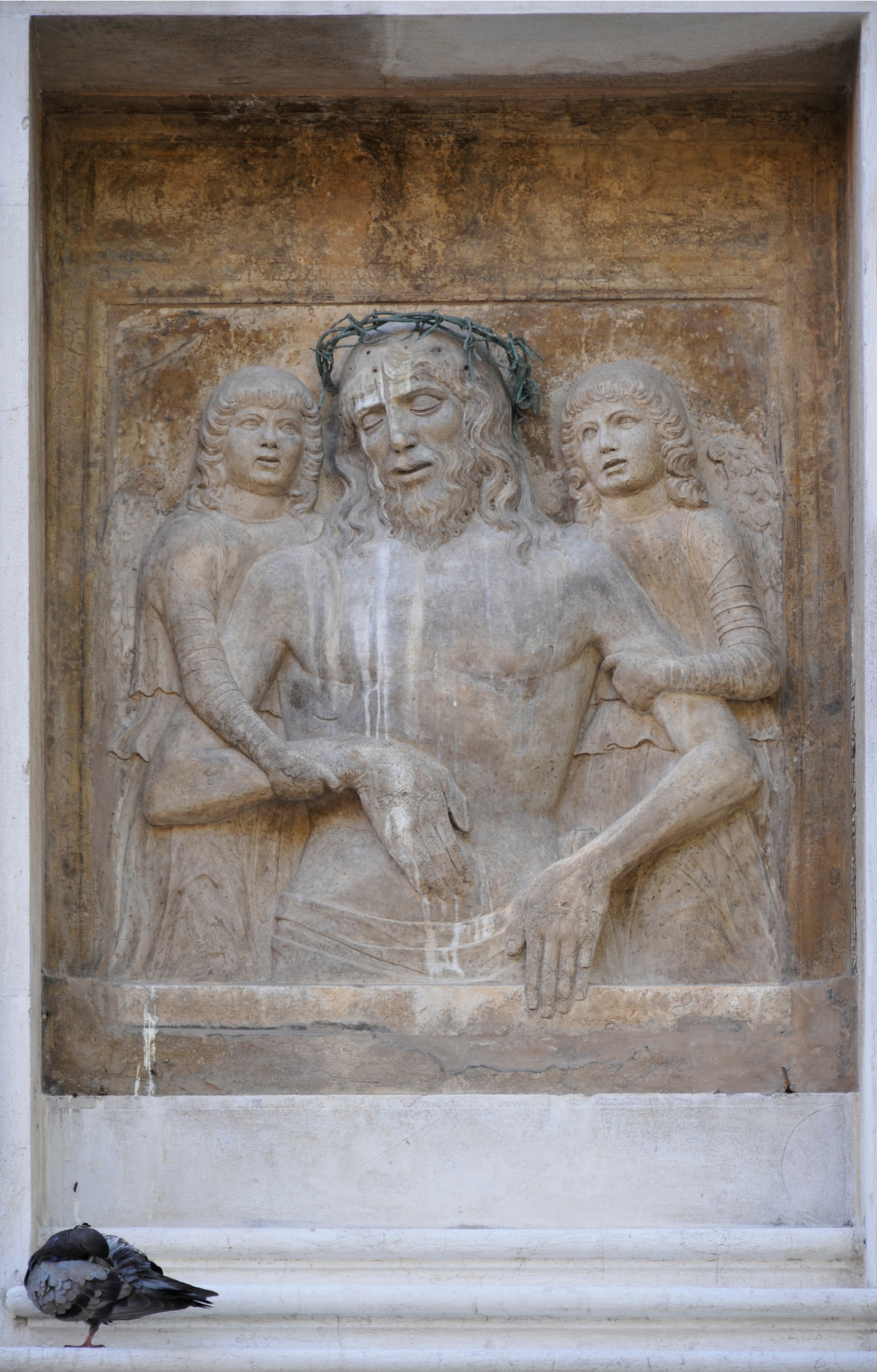 Cristo con due angeli facciata orientale chiesa dei Gesuati 