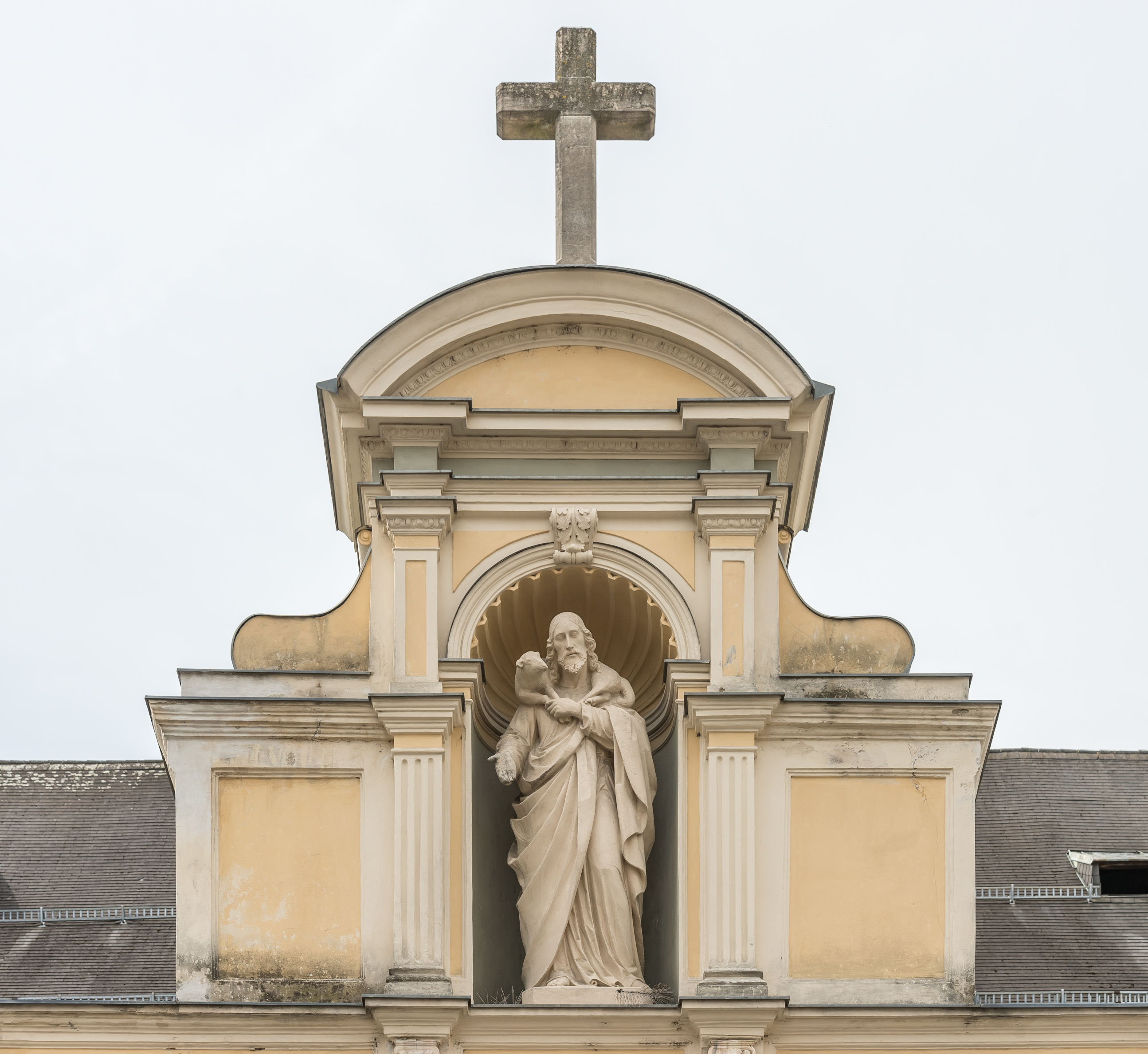 Klagenfurt Lidmanskygasse Domkirche Portalschauwand Aufsatznische Christus als Guter Hirte 15072016 3830
