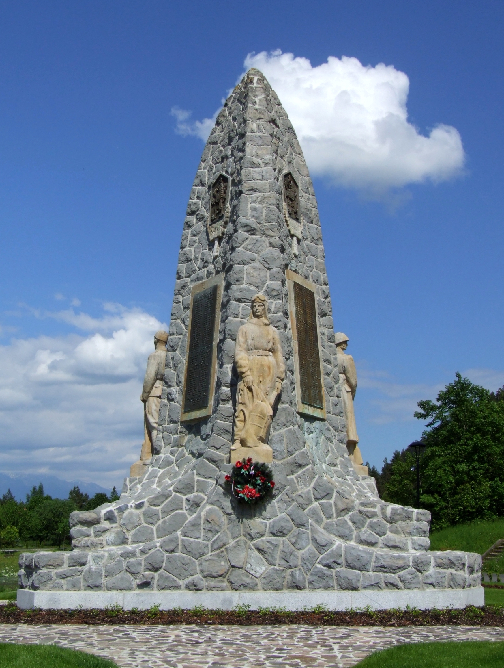 Liptovský Hrádok (Neuhäusel in der Liptau, Liptóújvár) - WWII memorial
