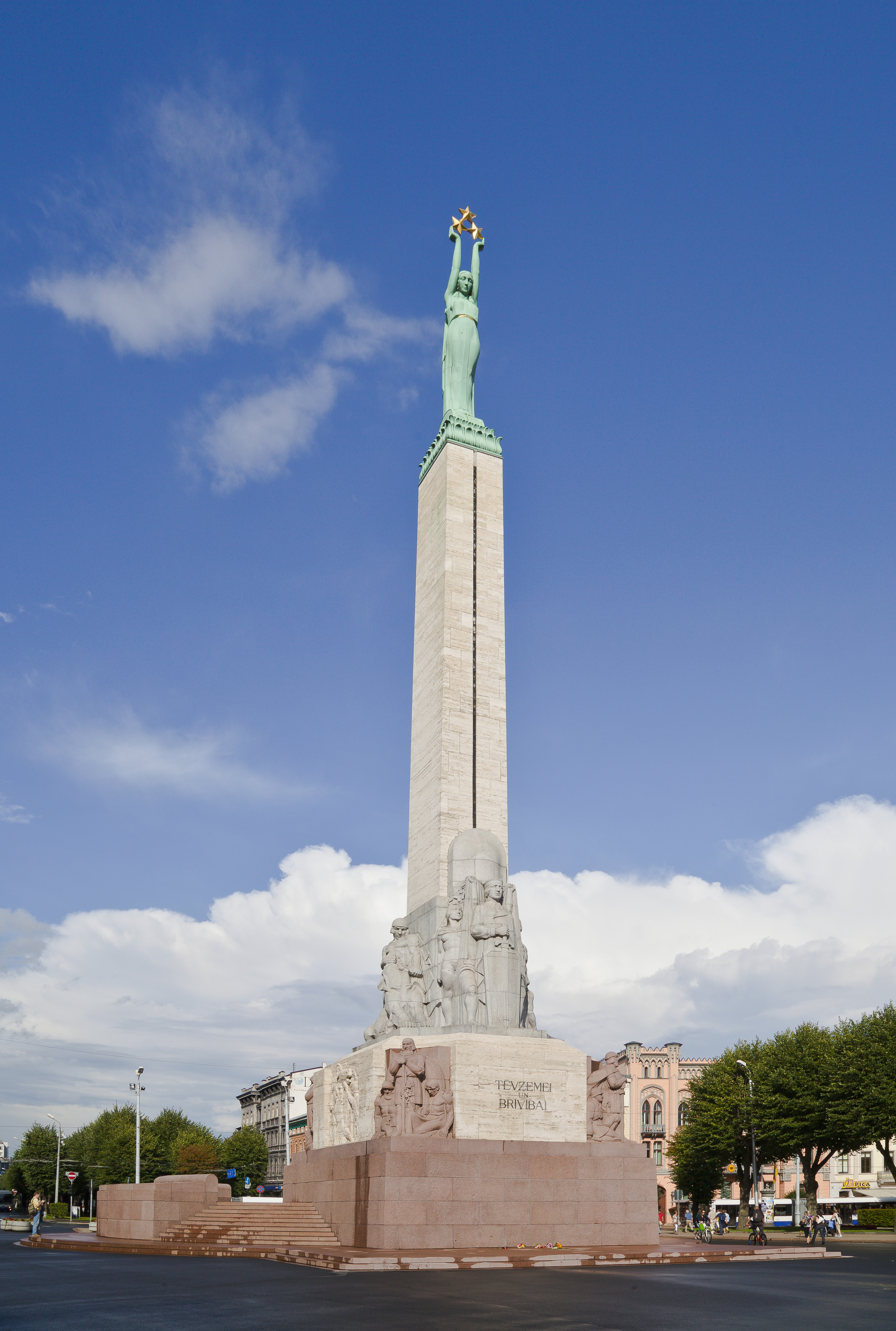 Monumento a la Libertad, Riga, Letonia, 2012-08-07, DD 09