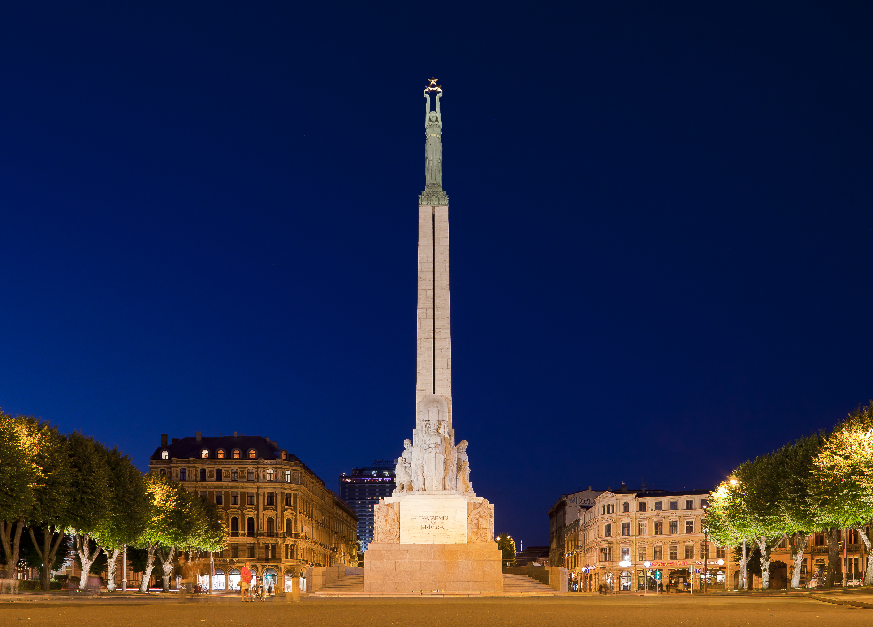 Monumento a la Libertad, Riga, Letonia, 2012-08-07, DD 17