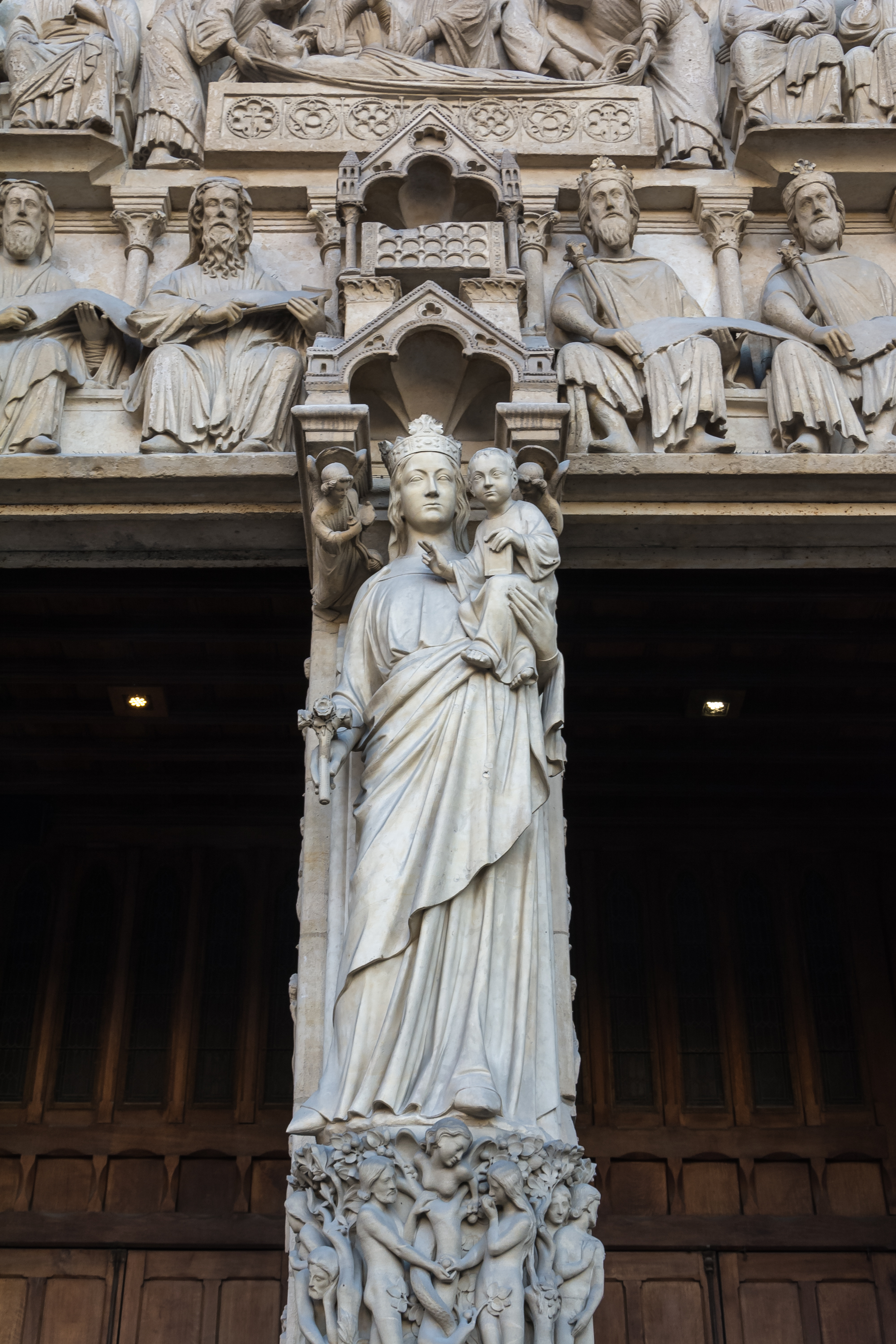 Paris Notre-Dame Portail de la Vierge Trumeau 01