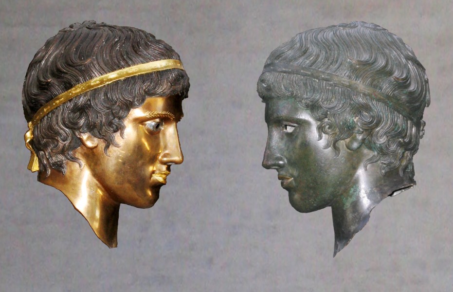 Bronze head (Glyptothek Munich 457) with and without patina Bunte Götter exhibition