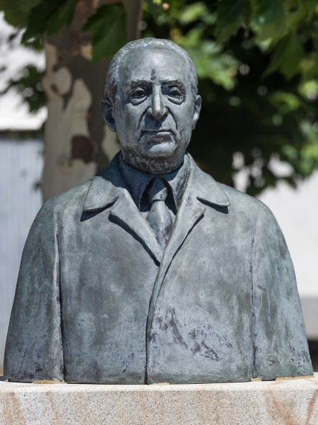 Busto de Julio Camba. Savador Amaya. Vilanova de Arousa. Galiza V01