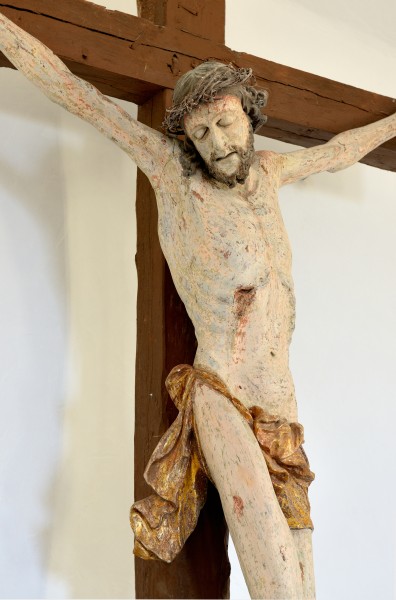 Capela de Resciesa interior crucifix detail