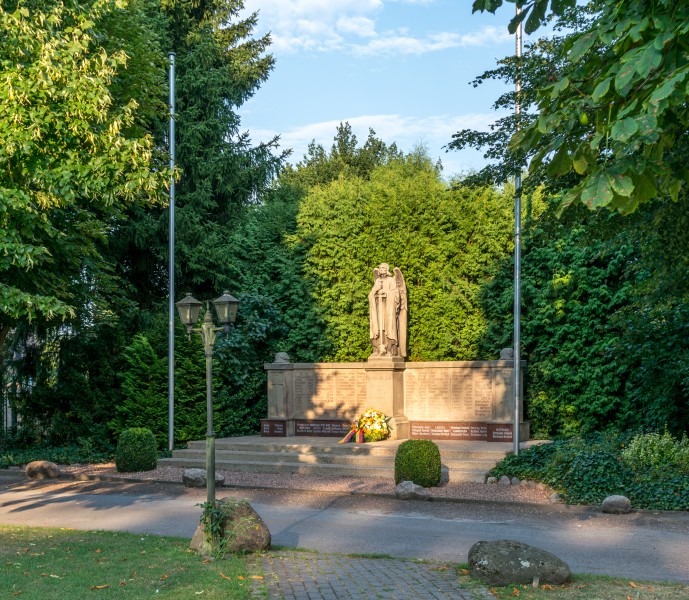 Kirchspiel, Karthaus, Kriegerdenkmal -- 2013 -- 2