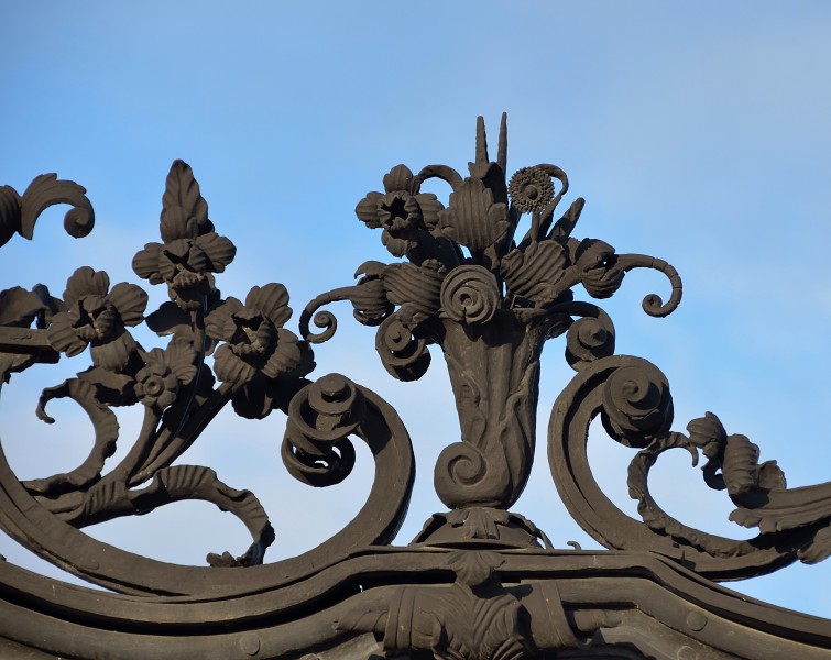 Main doors of Schönbrunn Palace - detail