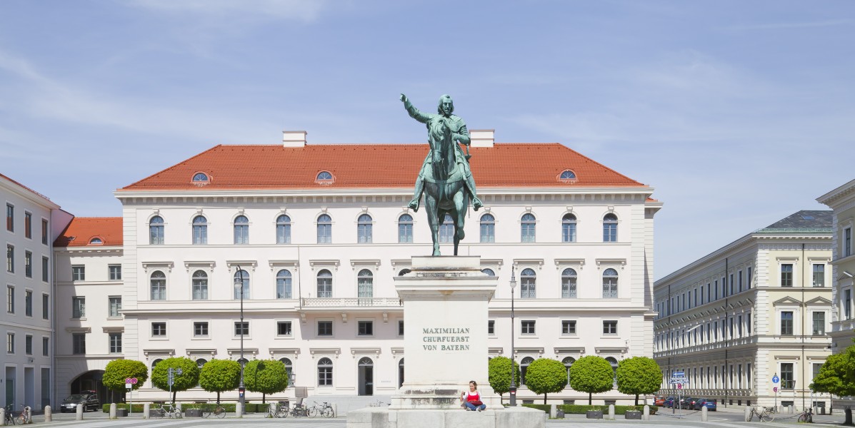 Monumento a Maximiliano I, Múnich, Alemania, 2012-04-30, DD 03