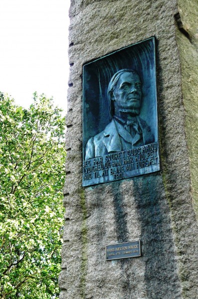 Obelisk med Hans Niesen Hauge 3