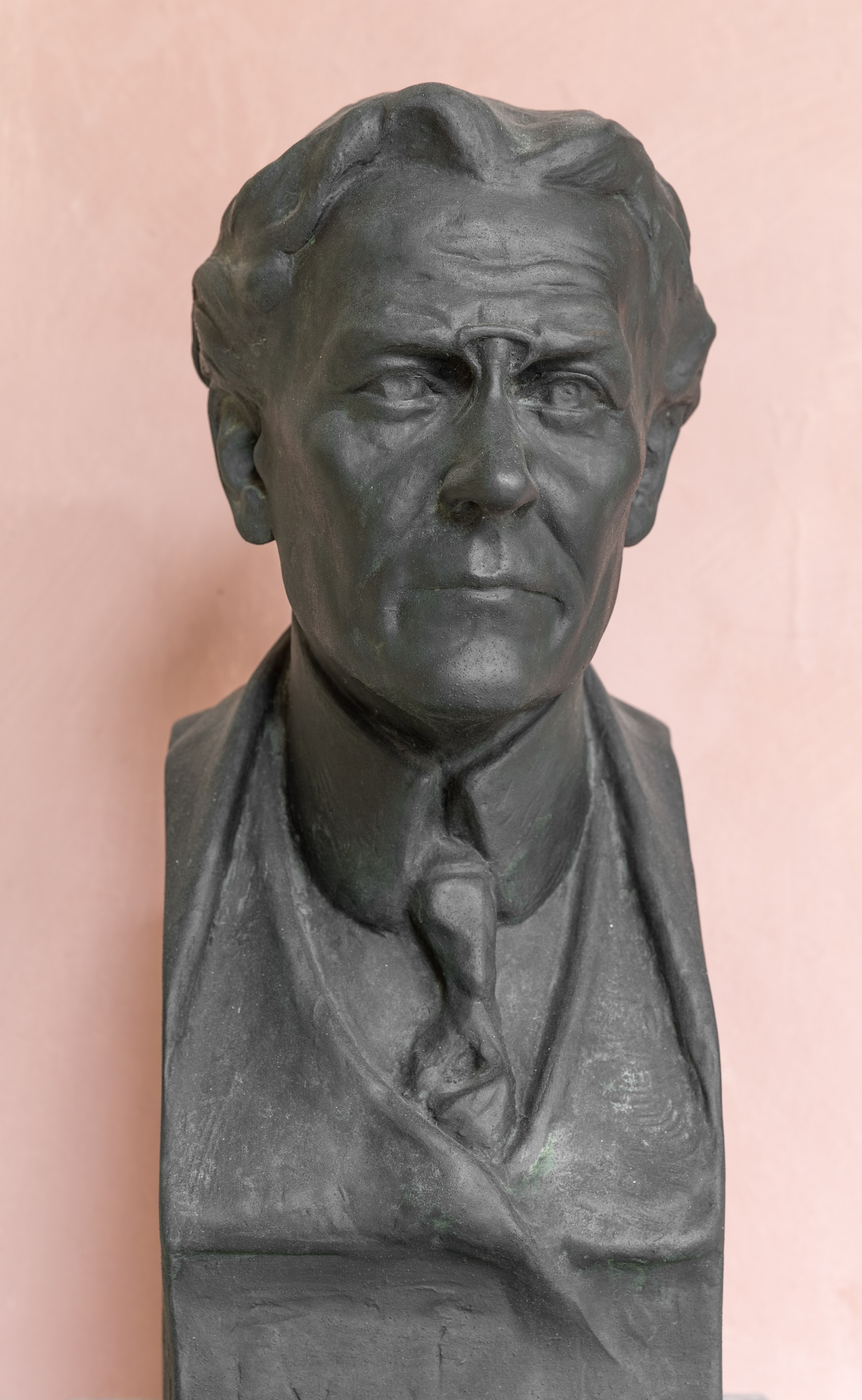 Julius von Schlosser (1866-1938), Mr. 94 bust (bronze) in the Arkadenhof of the University of Vienna 2384-HDR