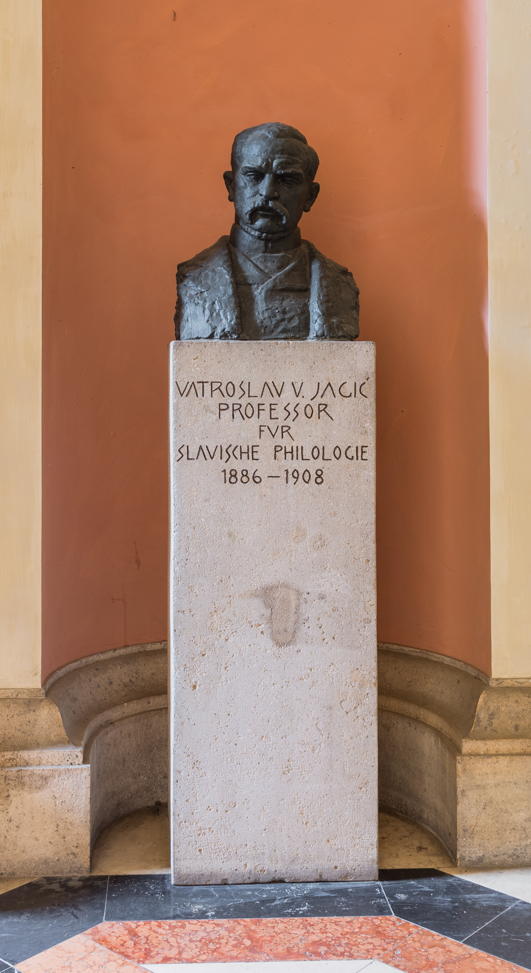 Vatroslav von Jagic (1838-1923), bust (bronze) Nr. 83, in the Arkadenhof of the University of Vienna-