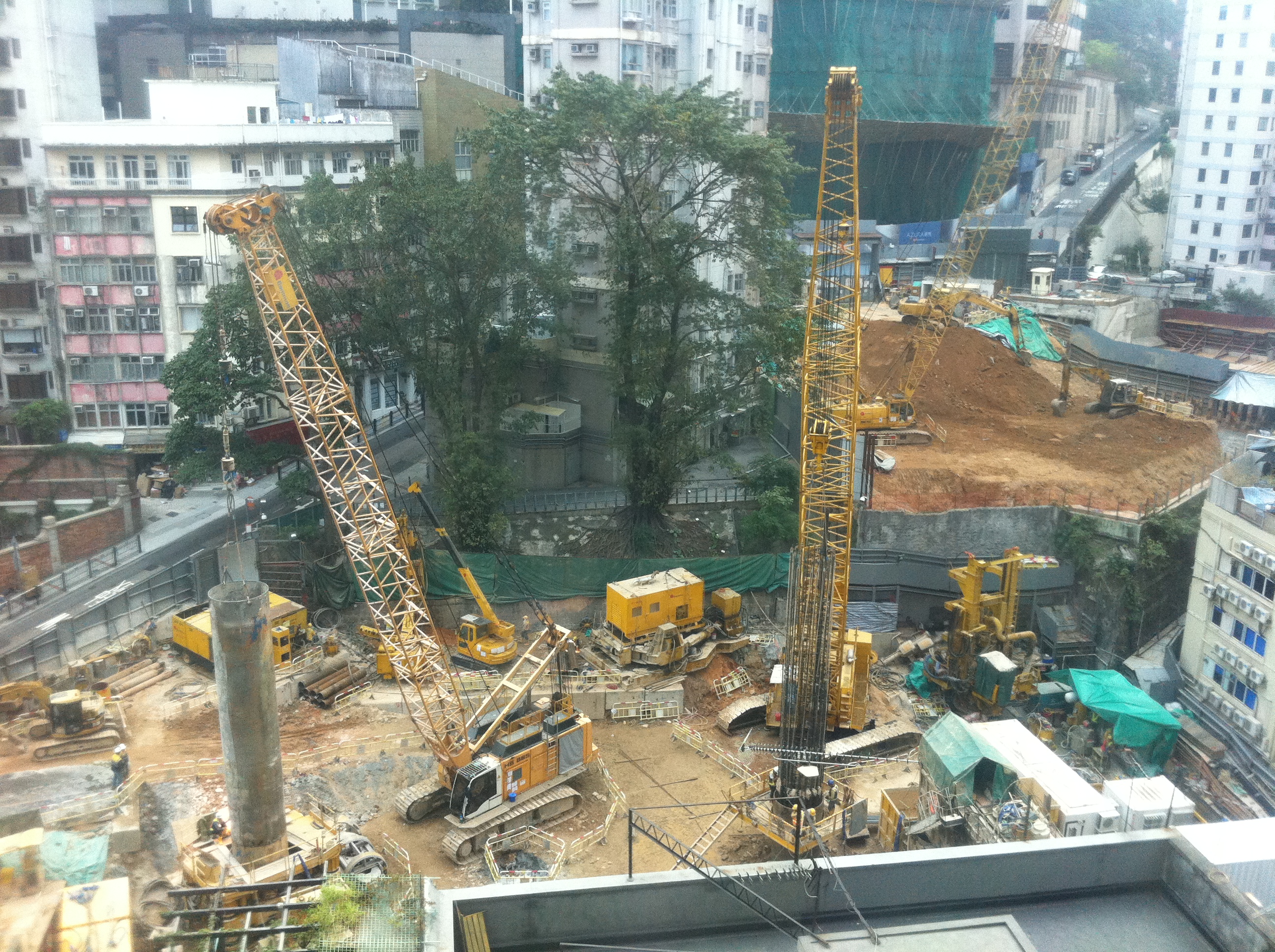 HK Mid-levels 堅道 Caine Road 寶樺軒 Casa Bella view Castle Road Construction site Jan-2012