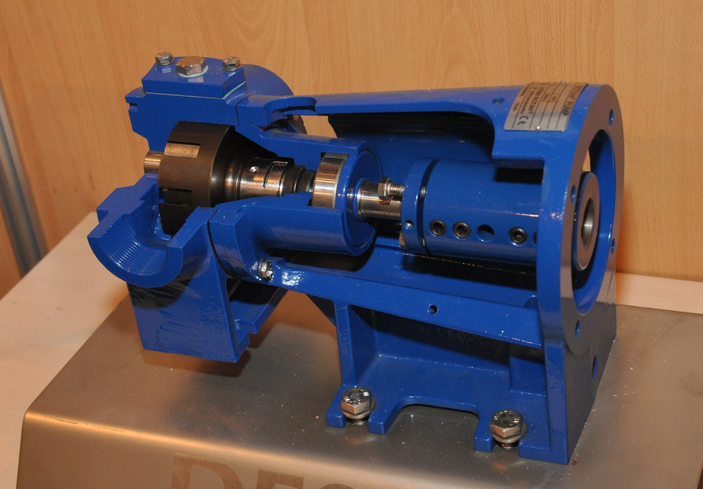 Internar gear pump (cut-away) (02)